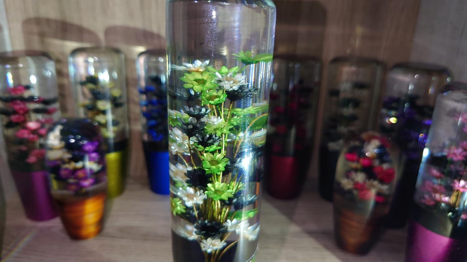 キャンディレッド水中花シフトノブ20cmレッドブラックデコトラ軽トラ旧車ドリフト キャンディグリーン水中花シフトノブ15cm（グリーン×黒×白） デコトラ  軽トラ 旧車 街道レーサー ドリフト シフトノブ延長 キャンディピンク 水中花シフトノブ桜15cm デコトラ 軽トラ 旧車 ... キャンディグリーン水中花シフトノブ20cm（グリーン×黒×白） デコトラ 軽トラ 旧車 街道レーサー ドリフト シフトノブ延長