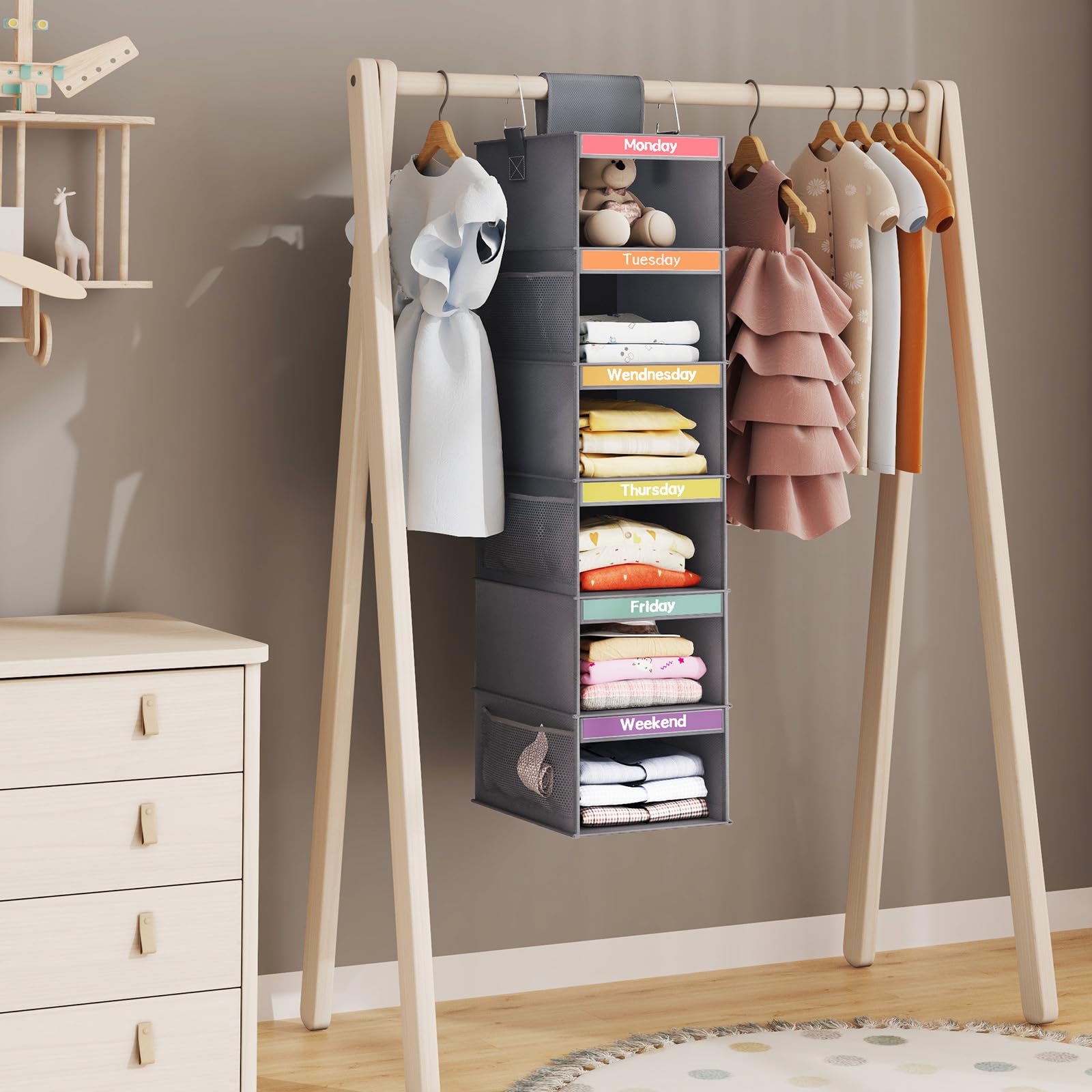 Fixwal Paquete de 2 organizadores semanales de ropa de 6 estantes para niños, organizador diario de armario colgante con 6 bolsillos laterales, estantes de almacenamiento colgantes para días de la