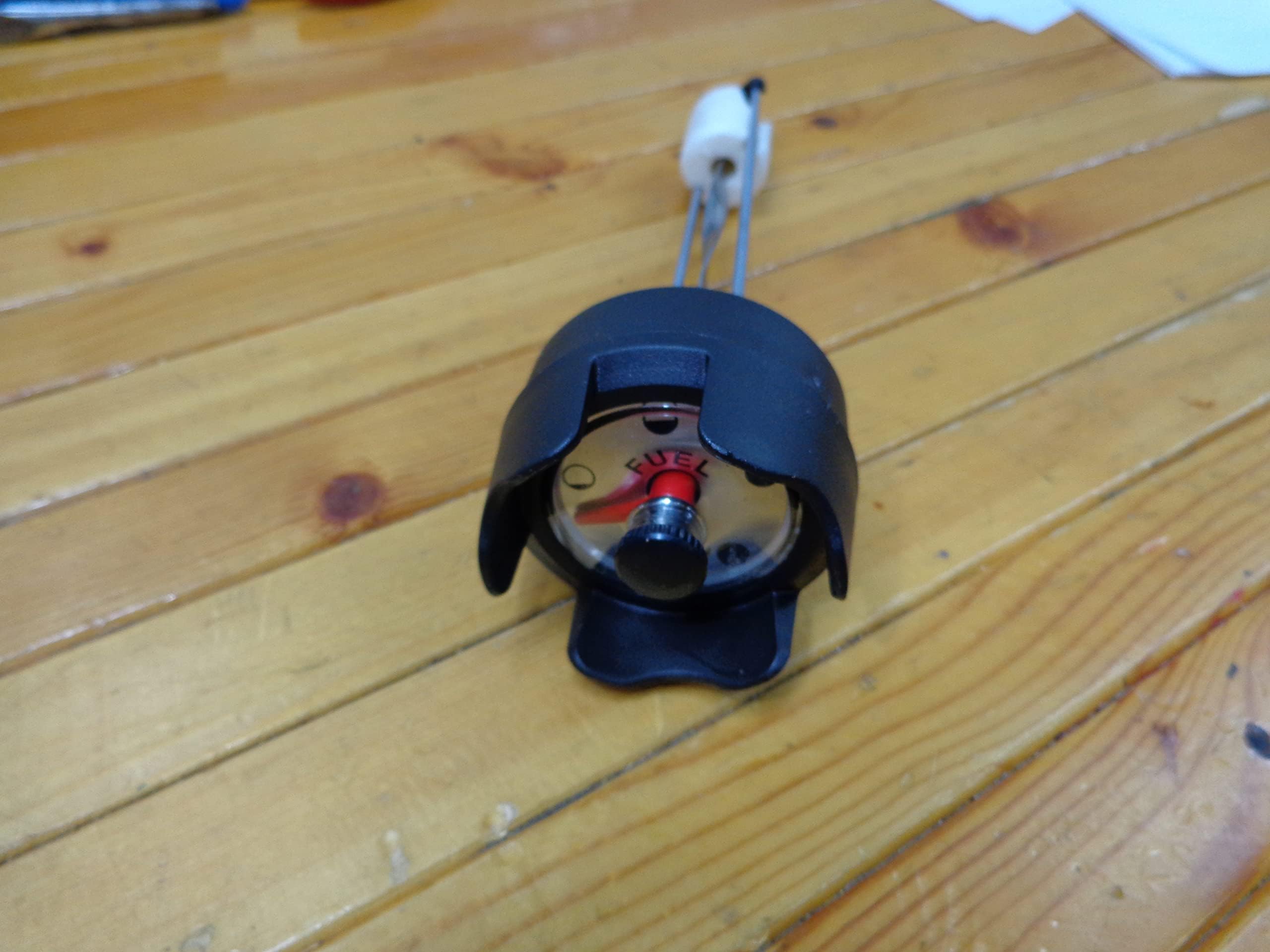 New Kelch 1/4-Turn Vented Gas Cap With Gauge – 13.5 Inch Size 12 thumbnail image