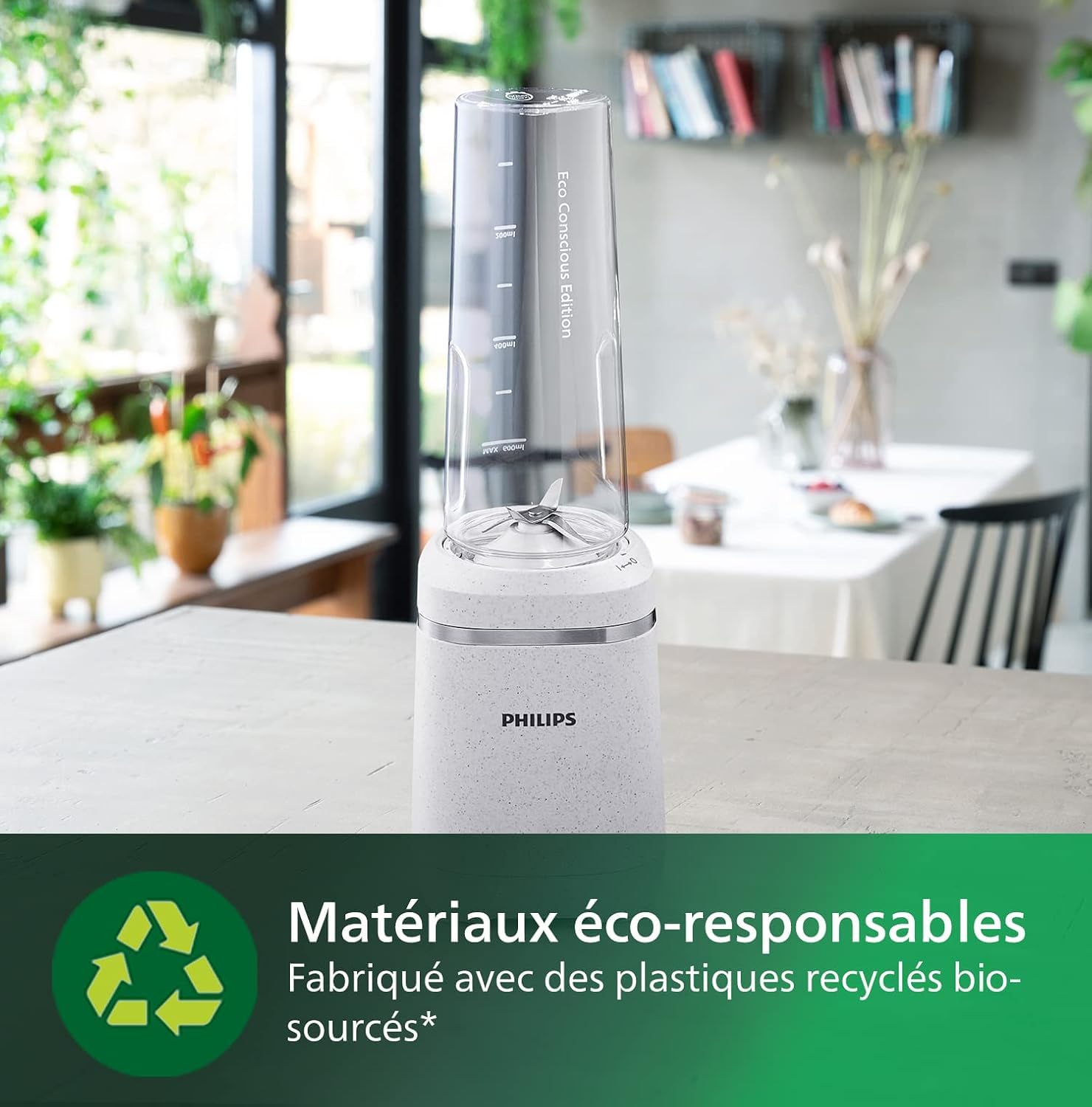 Philips Blender mixeur Série 3000 - Collection Eco Conscious, Technologie ProBlend, gourde de 0.6L Blend&Go, lames en inox, 350W, Plastiques 100% biosourcés, blanc soie mat (HR2500/00)