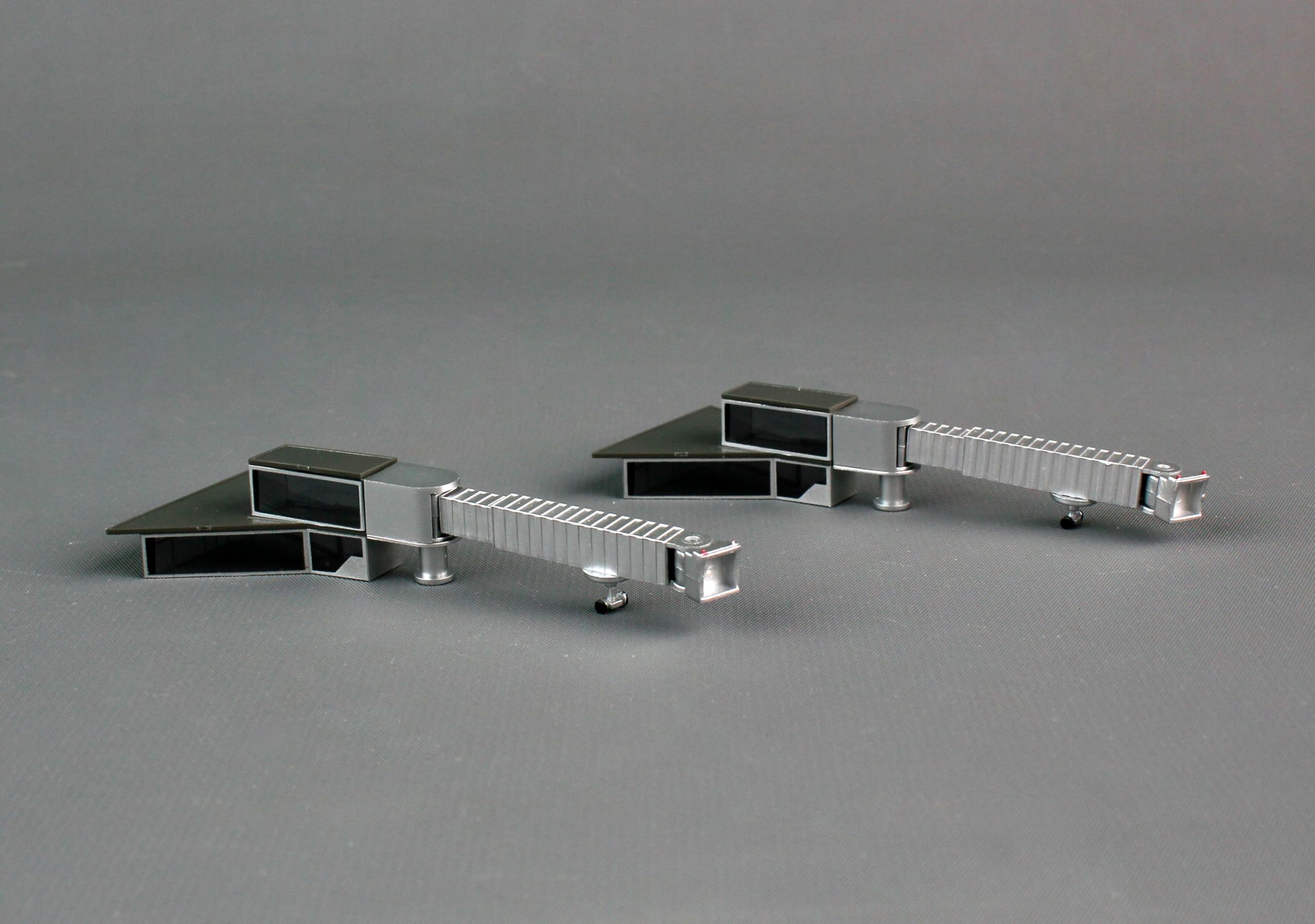 Herpa Wings Scenix 520553 - Grembiule per aeroporto, stazioni d'imbarco, Scala 1/500