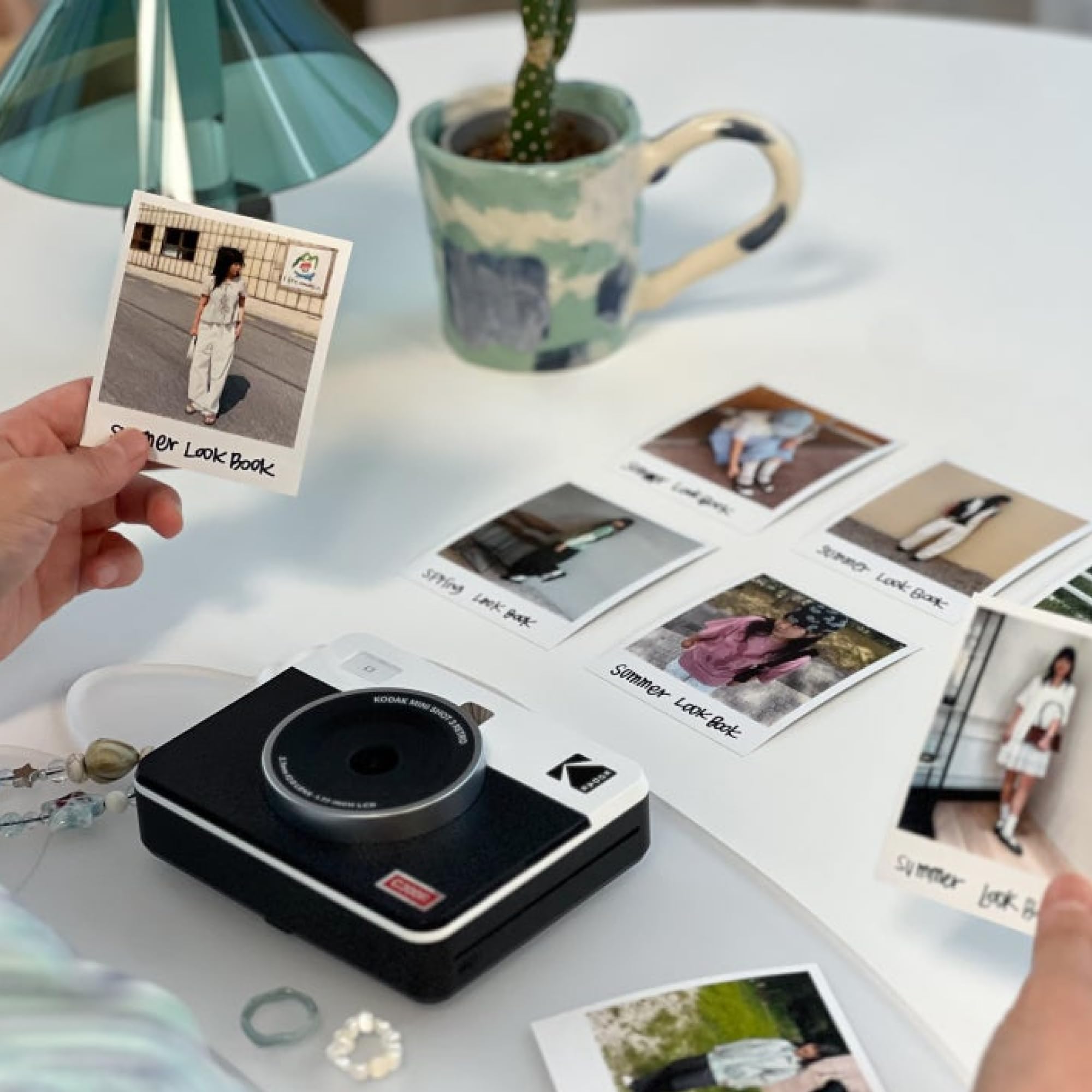 Kodak Mini Shot 3 Retro Cadeau Noel, Appareil Photo Instantané Vintage avec Imprimante Photo Portable, 76x76 mm, Technologie 4Pass, Pack de 38 Papiers Photo – Blanc