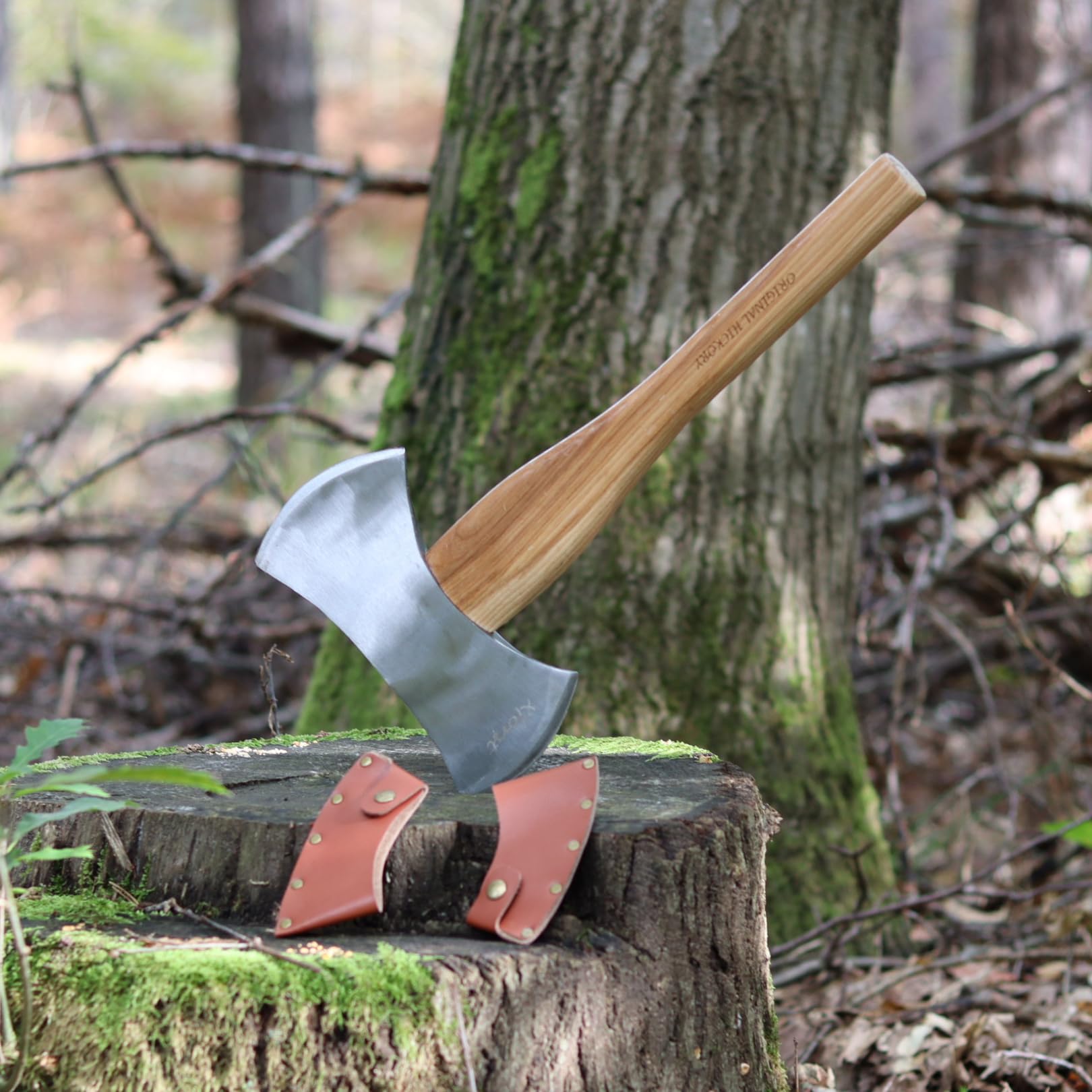 Ascia Accetta Doppia Xforst X-DB in acciaio al carbonio forgiato. Manico in legno di Hickory con fodero per la lama in vero cuoio nero. Ascia vichinga. 42 cm / 1,4 kg.