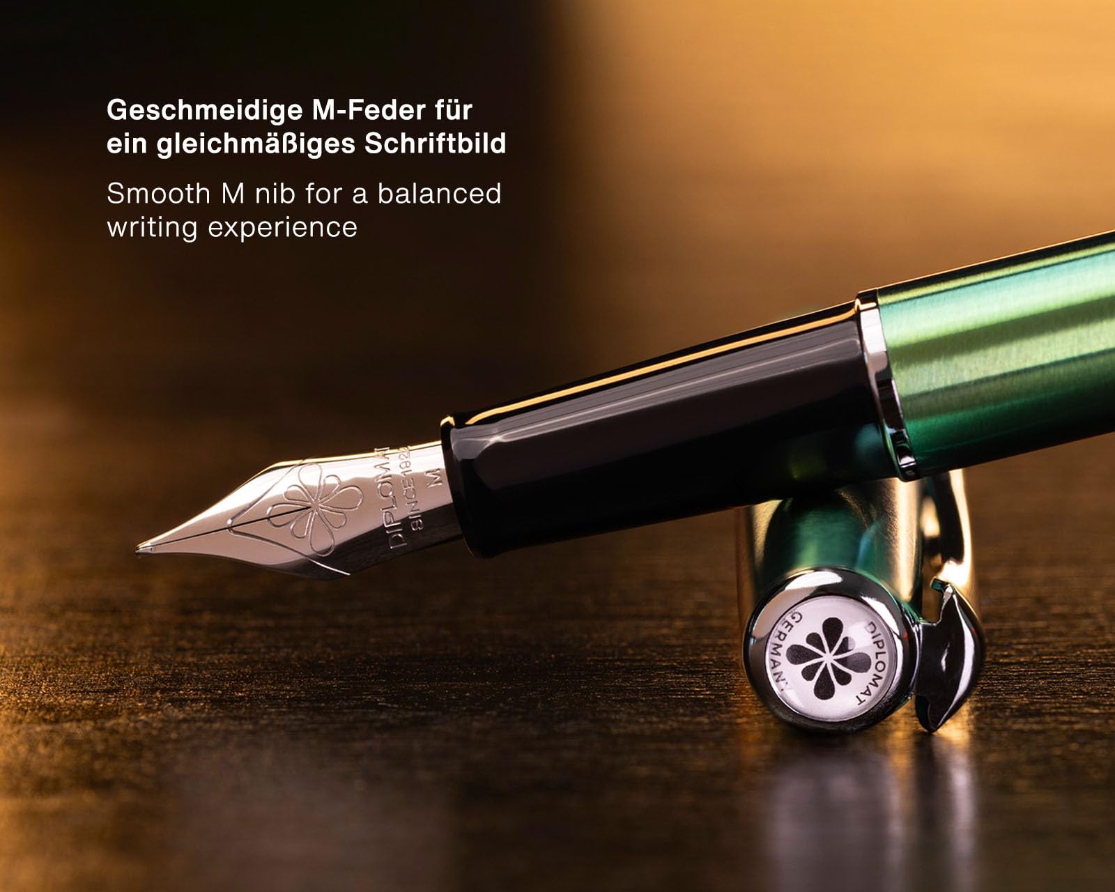 Diplomat Traveller Funky Green zestaw piór wiecznych z metalu, w zestawie z etui na długopisy ze skóry, atrament do pisania w kolorze królewskiego błękitu i konwerterem atramentu, pióro ze stali