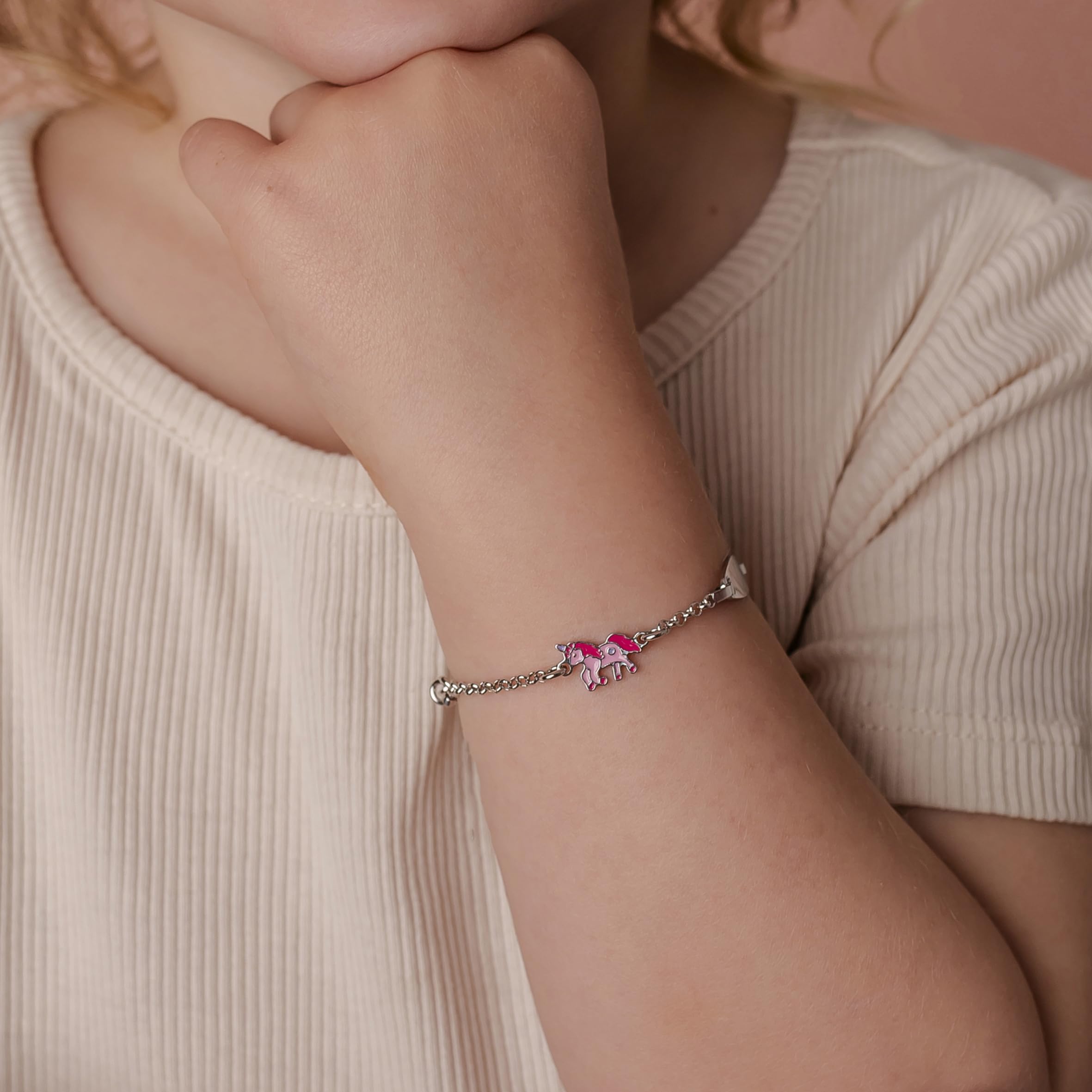 Sakrami Pulsera Niña en Plata de Ley 925 + Placa Personalizable + Unicornio Esmaltado + Pulsera Kids Collection + Regalo para Nacimiento, Bautizo, Comunión + Caja de Regalo.