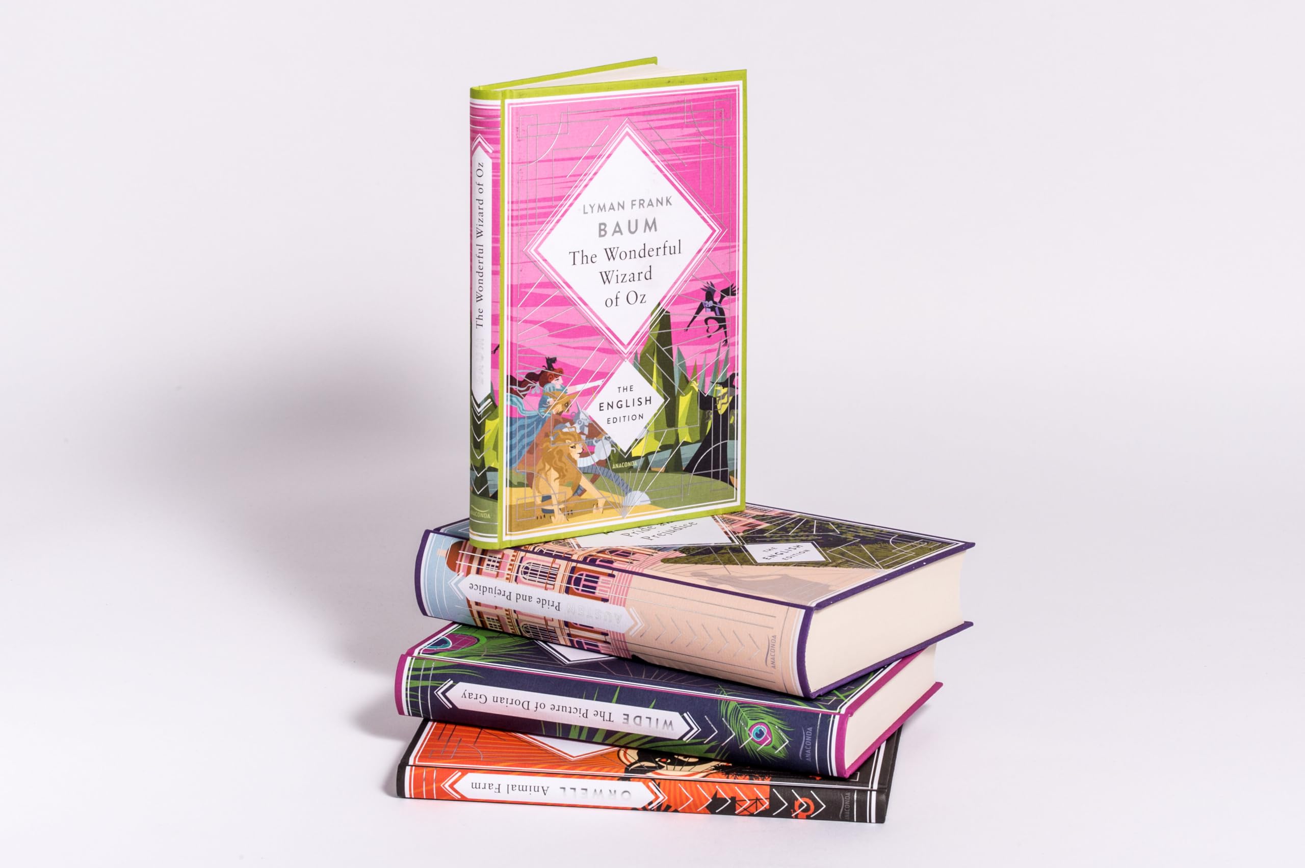 Baum - The Wizard of Oz. English Edition: A special edition hardcover embossed with silver foil. The original tale that created the world of Wicked: 8