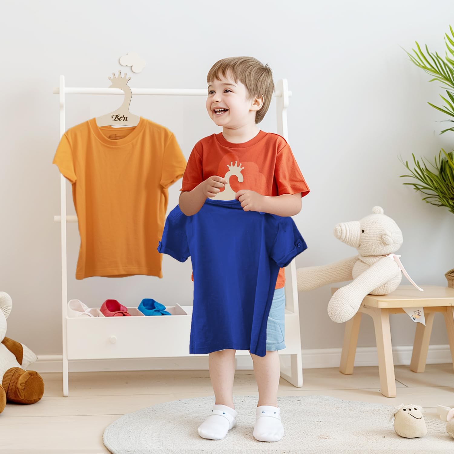 Paquete de 20 perchas de madera para ropa de bebé, lindas perchas de madera de corona para recién nacidos, niñas y niños de 9 pulgadas, perchas para guarderías, abrigos, pantalones, almacenamiento de