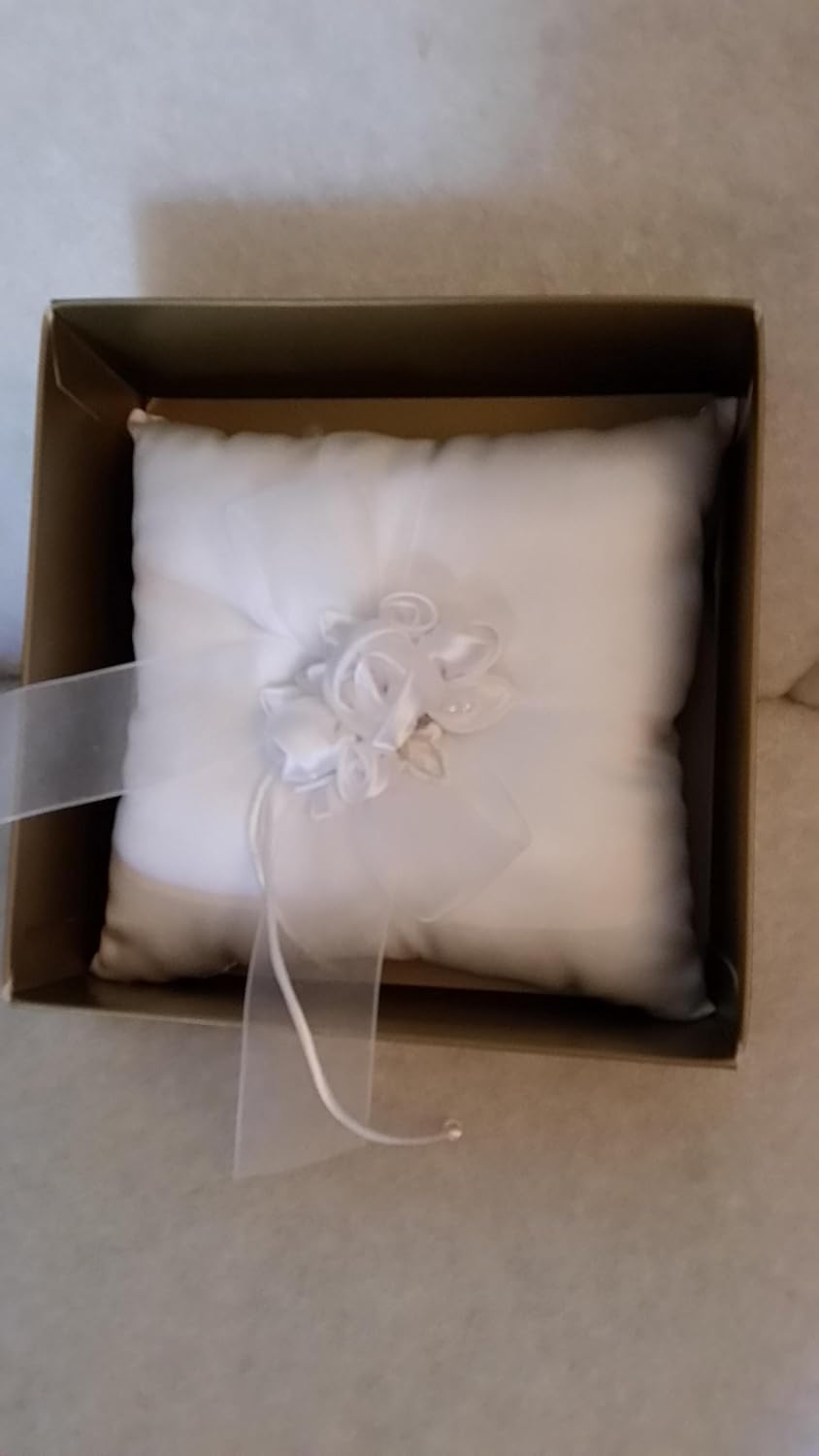 Wedding Ring Bearer Pillows : Amour Collection - Ring Bearer Pillow/White