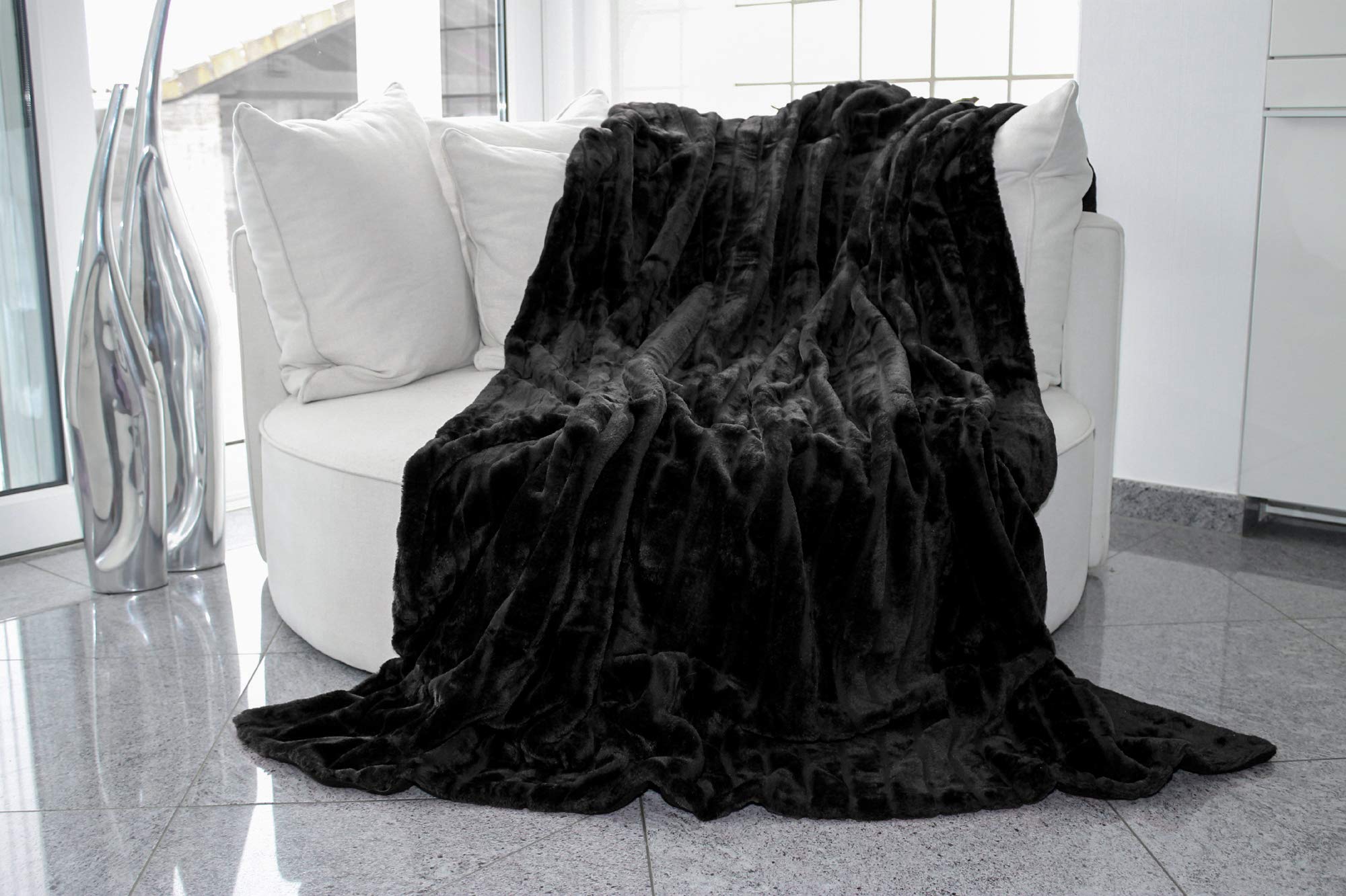 Brandsseller Manta de Piel sintética 150x200 cm – Plaid cálido y Suave con Reverso de Forro Polar, Lavable, Ideal para sofá y Cama – Negro