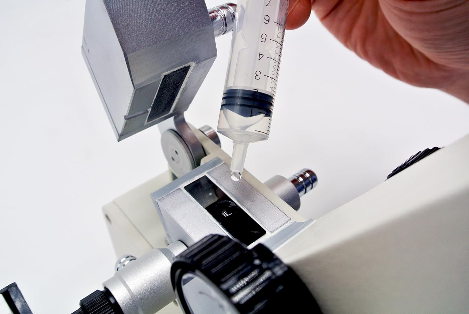 Abbe Refractometer Monocular Refractometer Abbe Monocular Refractometer with 1.3000~1.7000nD 0-95%Brix Accuracy ±0.0002 Digital Display of Temperature for Sugar Pharmaceutical Beverage Food Etc