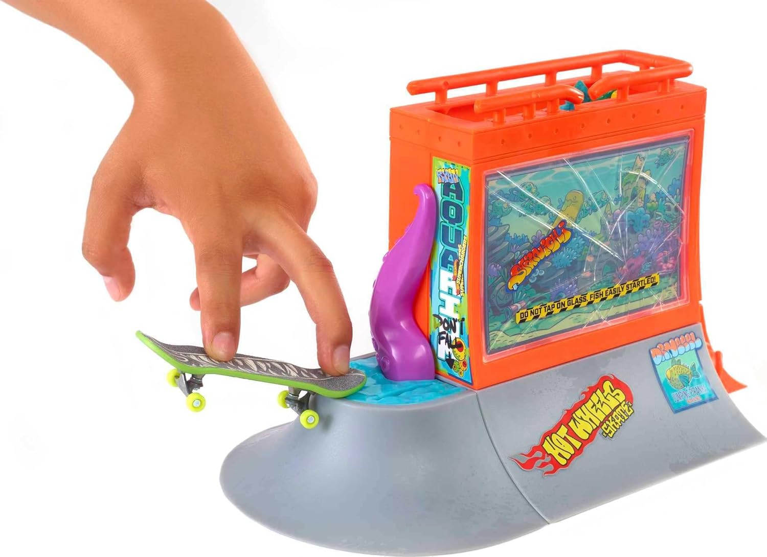 Hot Wheels Aquarium Skatepark Bundle with Tony Hawk Fingerboard, Skate Shoes Multipack, 4 Boards, 2 Pairs of Shoes, 1 Exclusive Set (Styles May Vary)