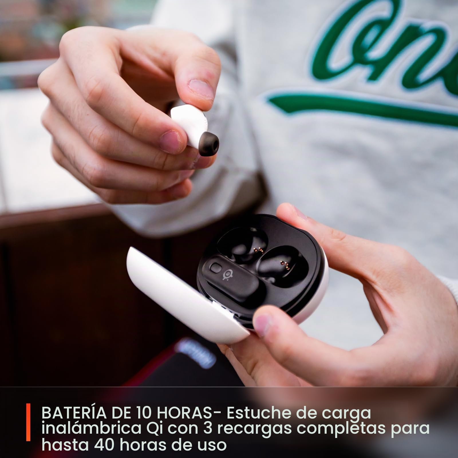 SteelSeries Arctis GameBuds™ para PlayStation - Auriculares inalámbricos para Juegos - 2,4 GHz + BT5.3 - Modo ANC/Transparencia - Resistencia al Agua IP55-40 Horas de autonomía -Carga inalámbrica