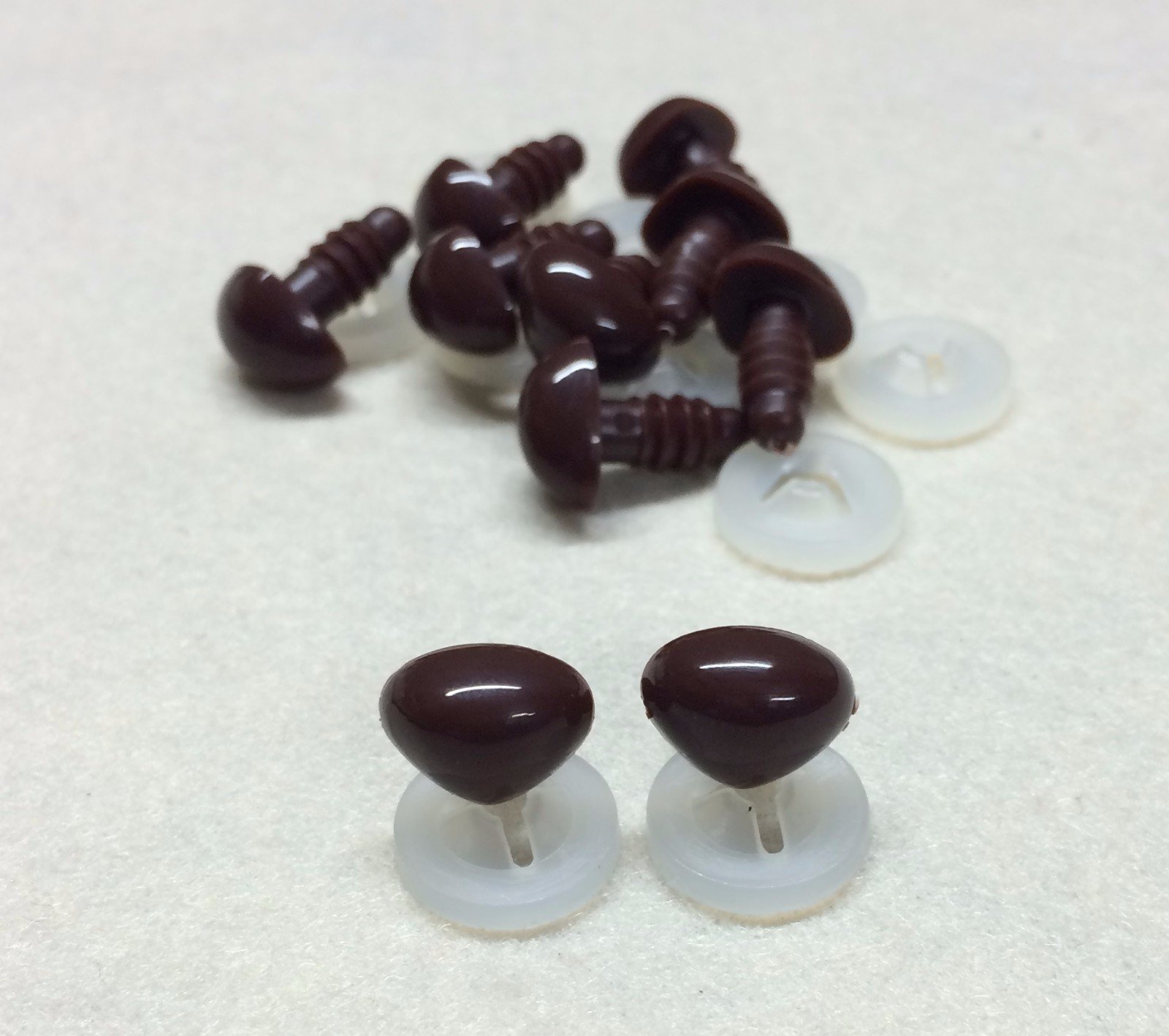 celloexpress 24mm x 18mm Brown Triangle Noses with Plastic Backs - Safety Noses for Soft Toy Teddy Bear Animal Making (Pack of 25) — image 1