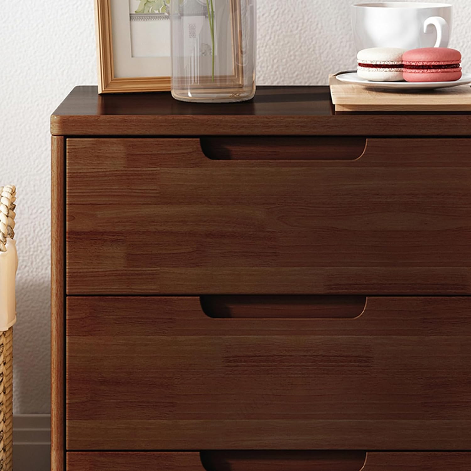 ラリック 祈りを込めた跪く聖母子立像—神秘の輝きと慈愛の光輪が宿る