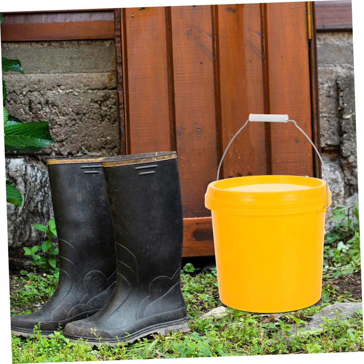 Secchio per Uso Domestico e Conservazione in Plastica con Coperchio Ermetico da 5l Giallo, Portatile e Salvaspazio, con Maniglia Resistente e Struttura Rinforzata