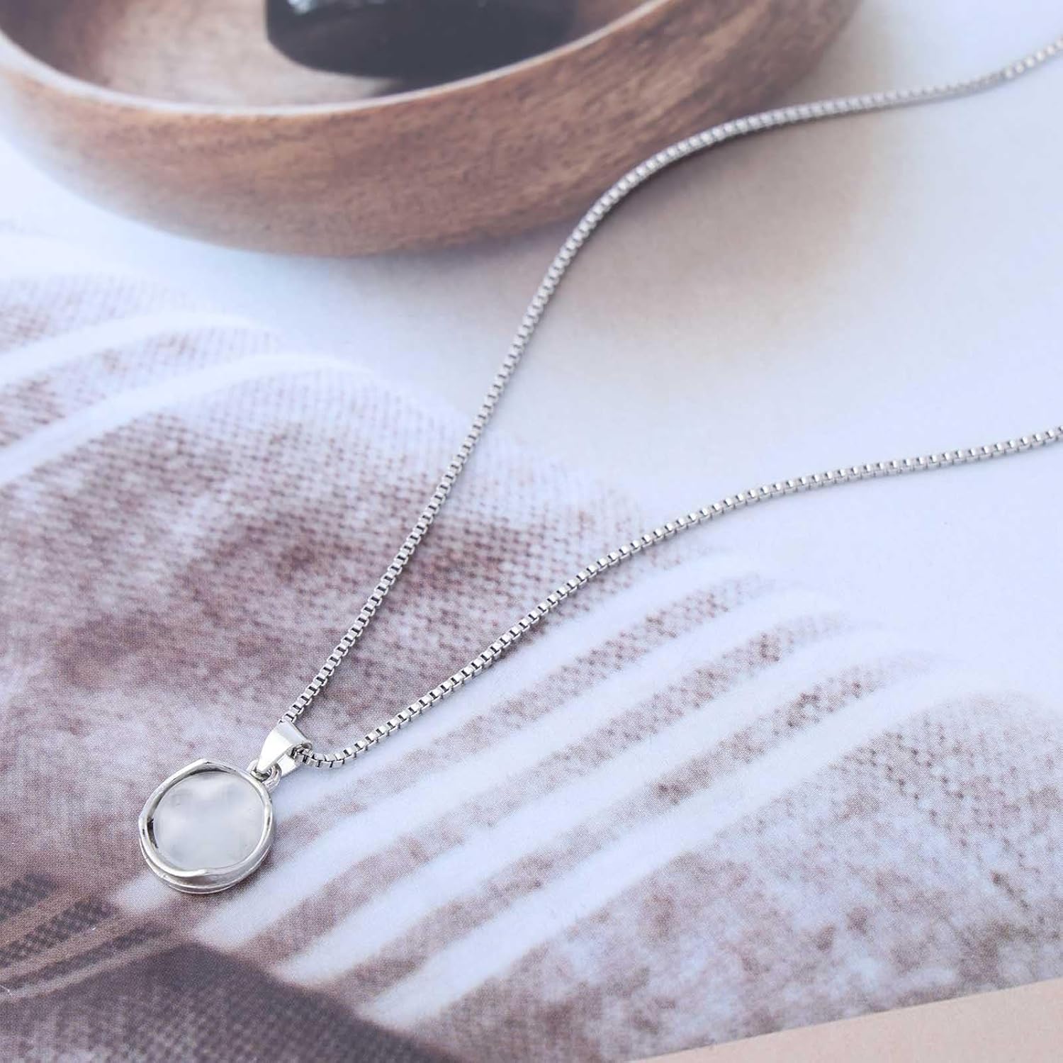 Andelaisi Boho Opal Moonstone Necklace Choker Round Moonstone Choker Necklace Vintage Opalite Moonstone Necklace Silver Moonstone Birthstone Necklace Jewelry for Women - Image 4