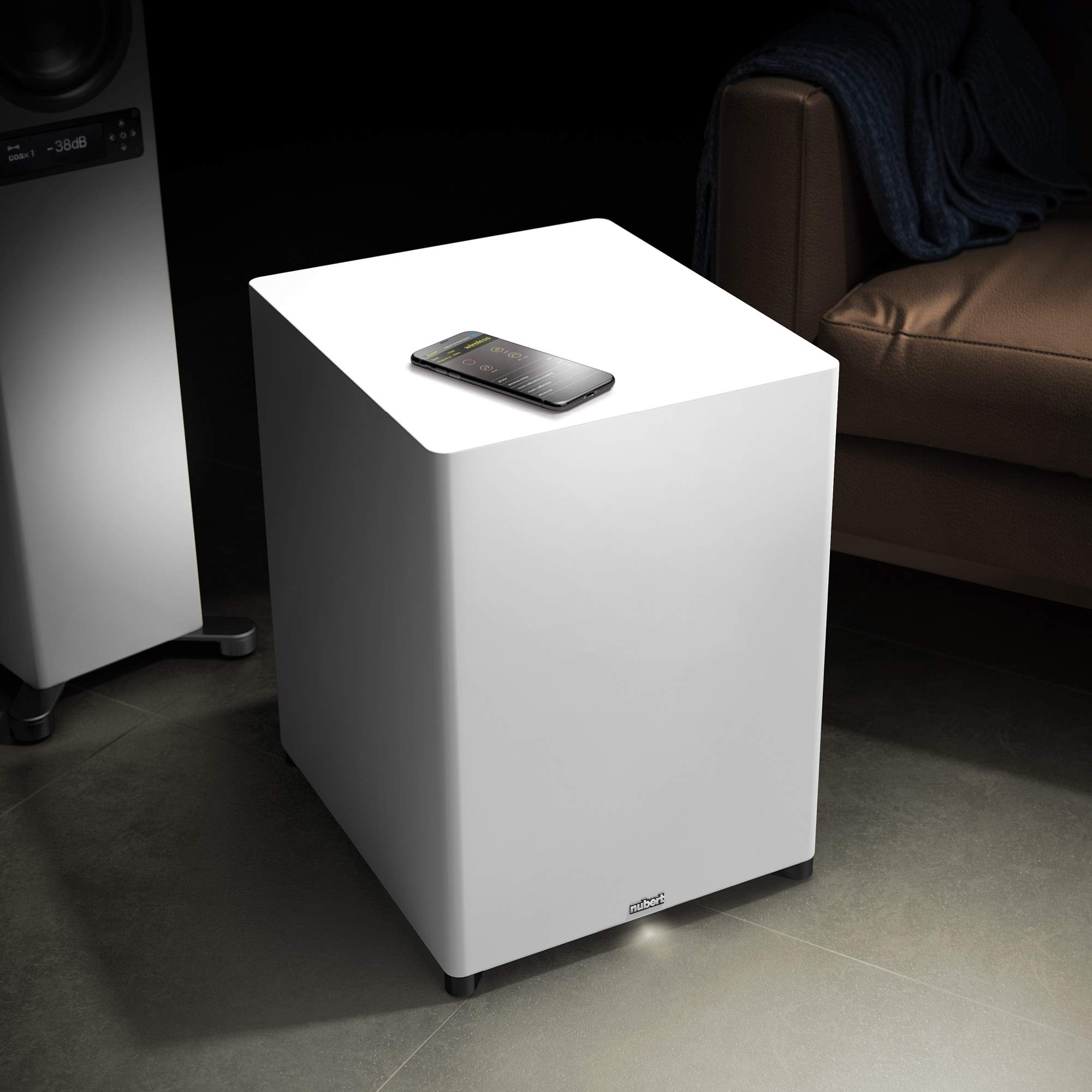 Nubert nuSub XW-900 | Schwarzer Subwoofer | Lautsprecher für Bass & Effekte | Surround & Action auf höchstem Niveau | Downfiresubwoofer mit Aktiv-Technik | LFE-Box mit 380 Watt