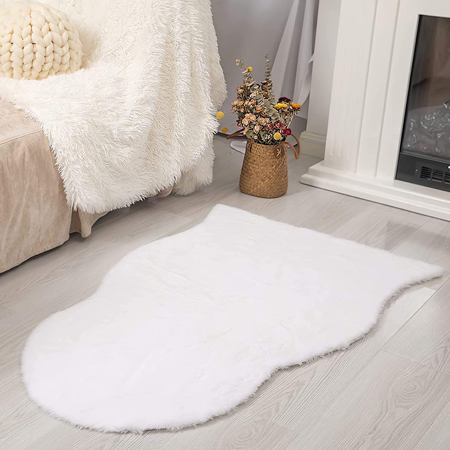 Tapis de chambre blanc artificiel pour une ambiance cocooning