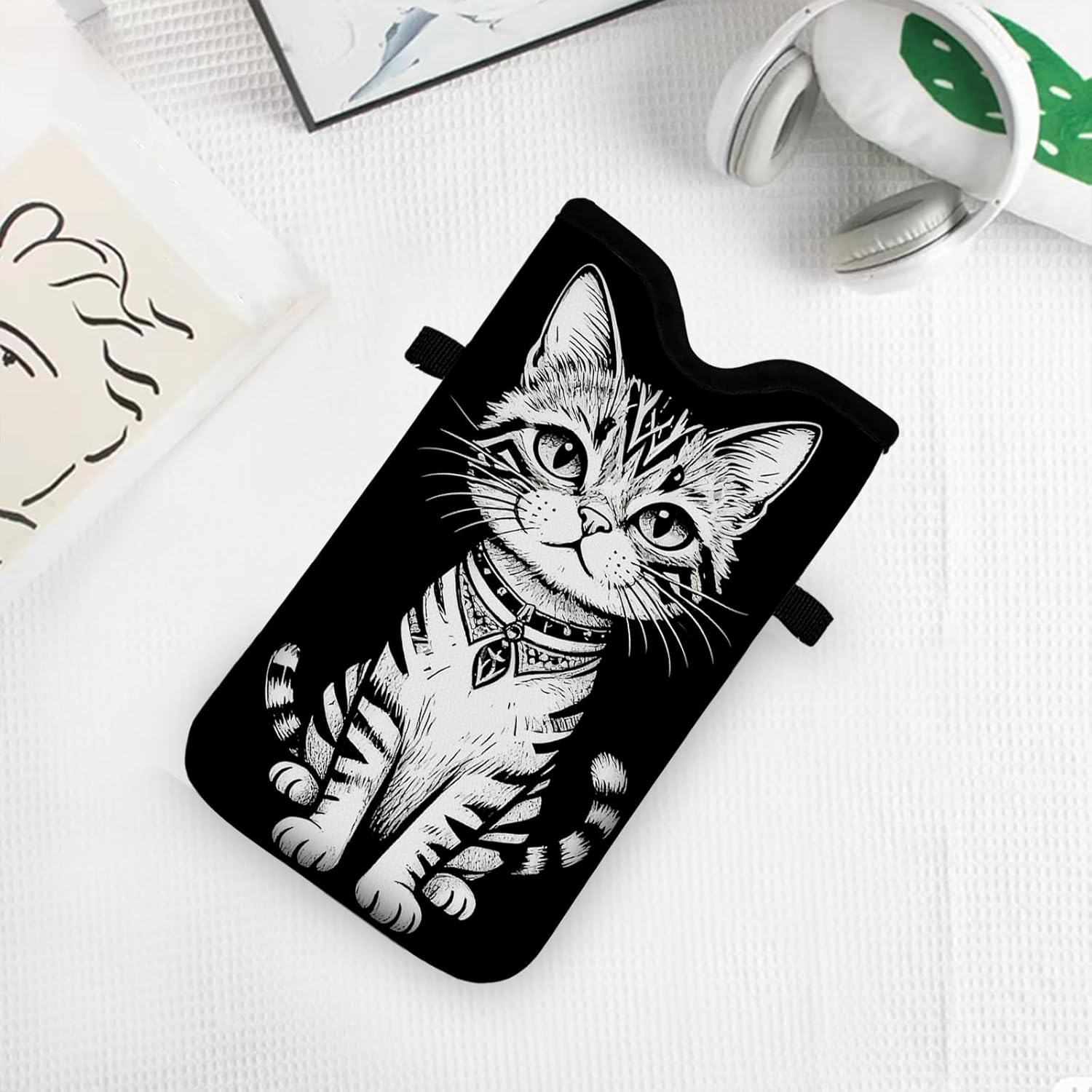 Men Women Neoprene Cell Phone Sleeve Pouch Case Bag with Crossbody Strap/Neck Lanyard 7.5 X 4.3 in (Black and White Cat Pattern)