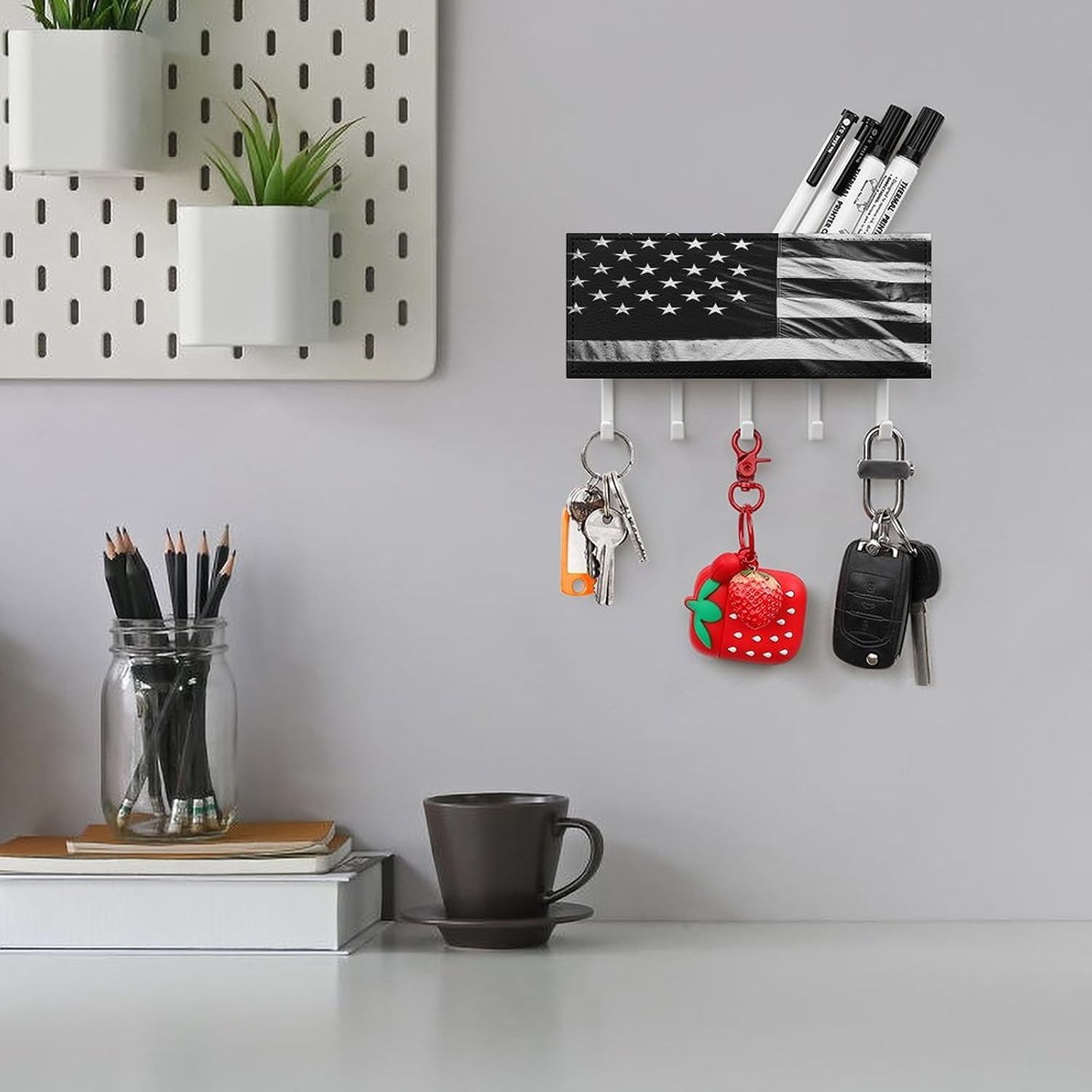 Black And White American Flag Key Holder Wall Mount Key Hanger with 5 Hooks Decorative Key Rack Hanging Key Hooks with Mail Organizer Key Holder for Wall Living Room Kitchen Bathroom Hallway White