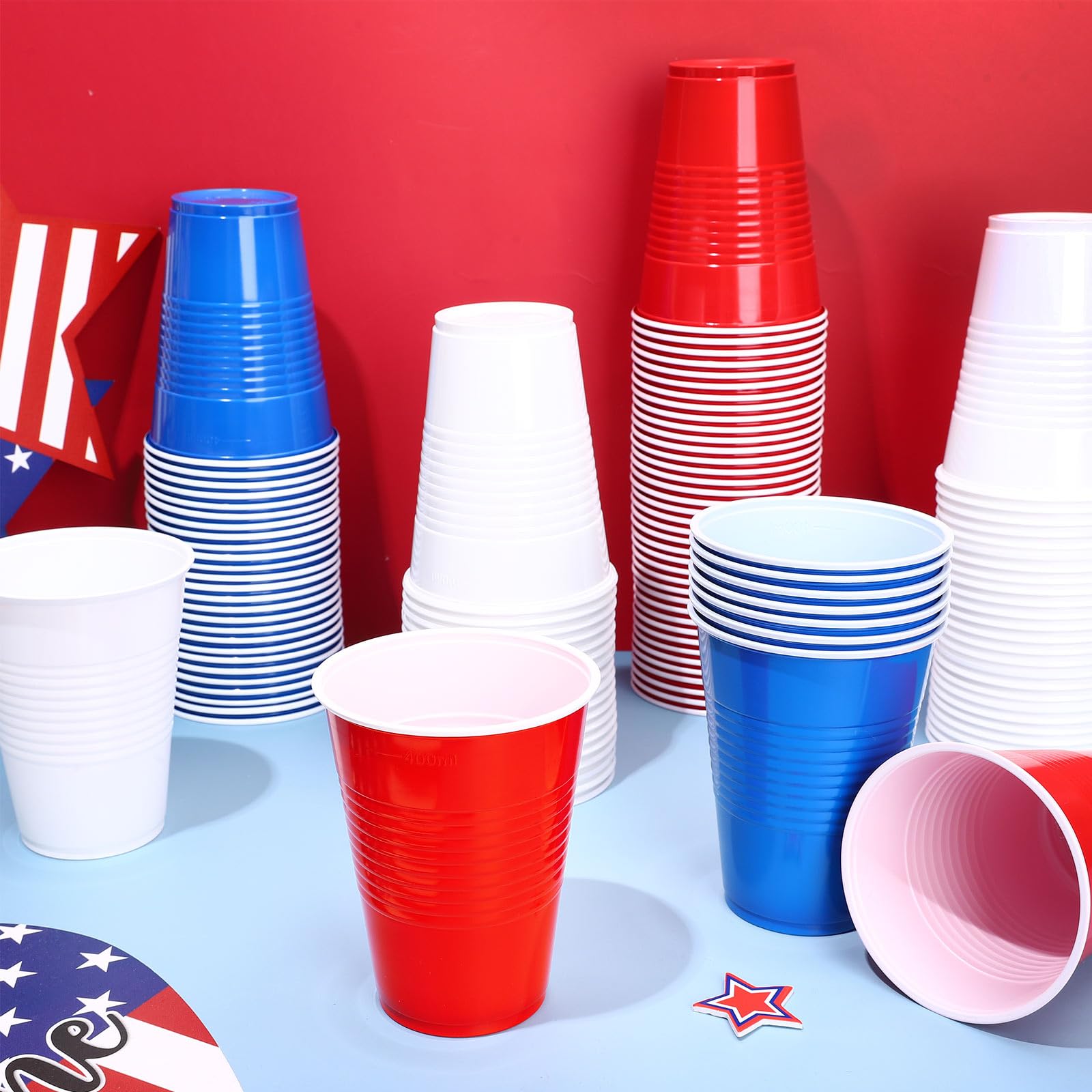 JarThenaAMCS Patriotische Kunststoffbecher, 473 ml, rot, blau, weiß, Einweg-Trinkbecher, stapelbar, Partybecher für Unabhängigkeitstag, Partyzubehör, 150 Stück