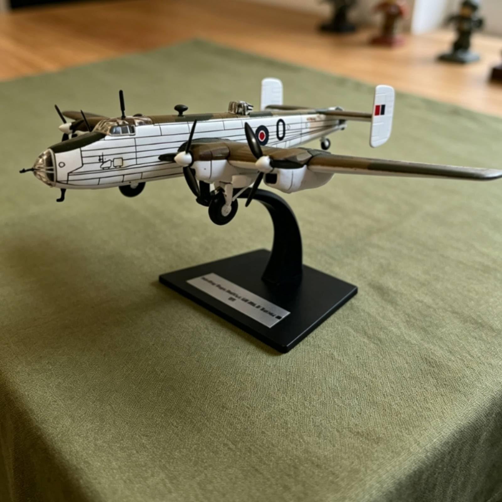 Modello Aereo in Lega Storico Motori Proelleri Aerei da Collezione Miniatura con Struttura in Metallo Vetratura Chiara E Marcature Stampate con