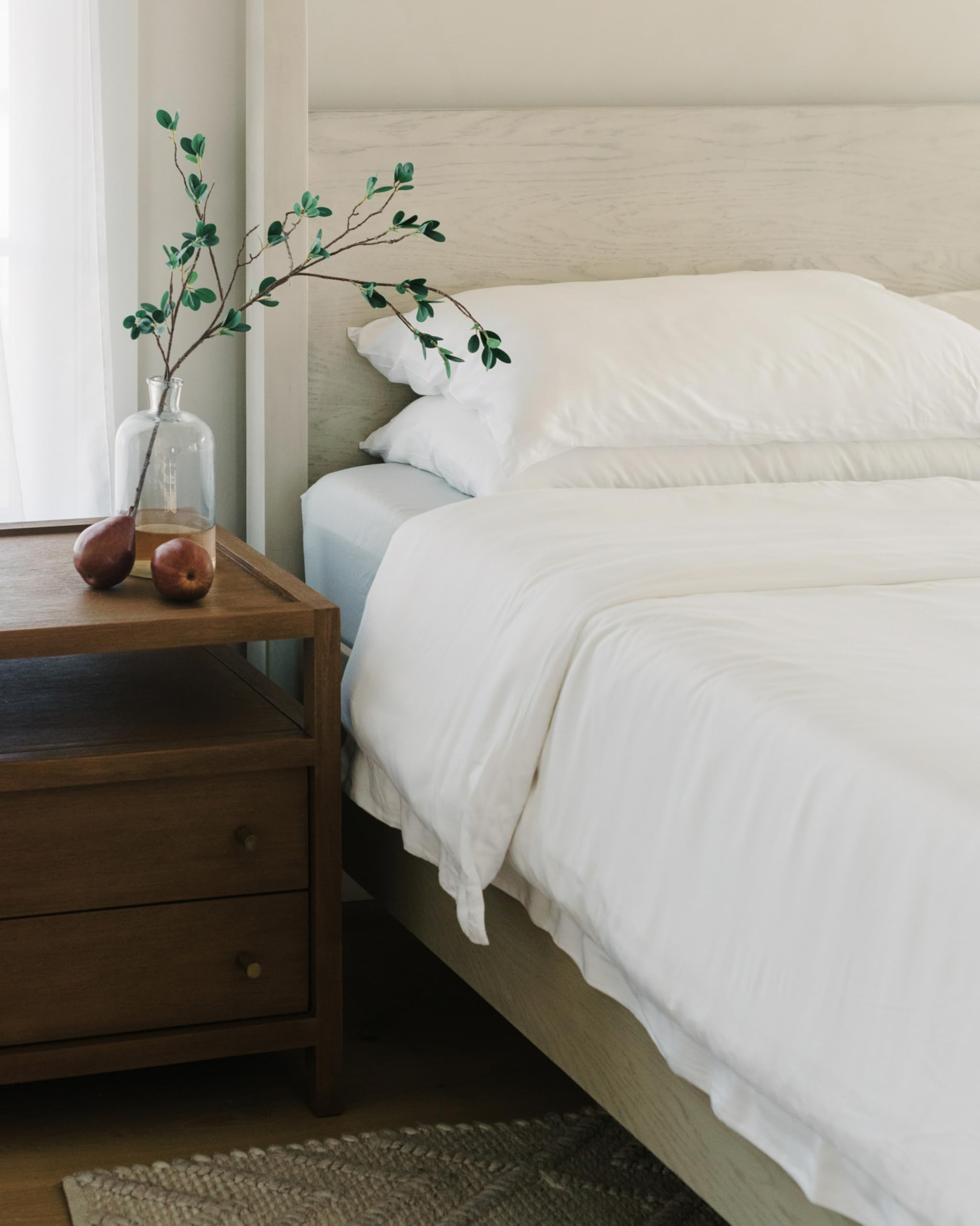 Cozy Earth Luxury Duvet Cover Queen - 100% Viscose from Bamboo - Ultra-Soft, Cooling & Lightweight Duvet Cover - Temperature-Regulating Bedding with Concealed Zip & Interior Snap Closures - White