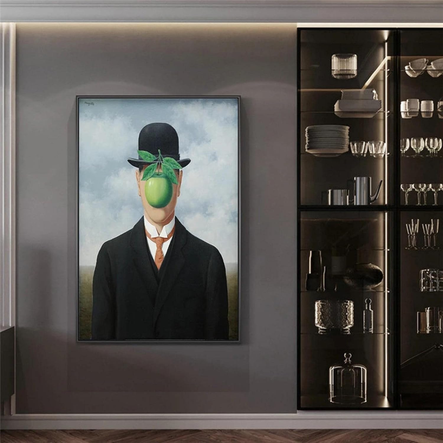 人の子 (余白あり）(ルネ マグリット)額装済ポスター