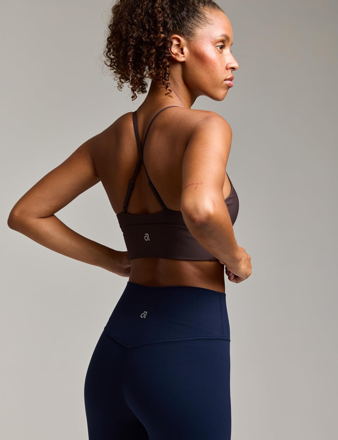 Women's Flow Scrunch Sports Bra V Neck Padded Yoga Tank Adjustable Straps Cross Back Crop Tops