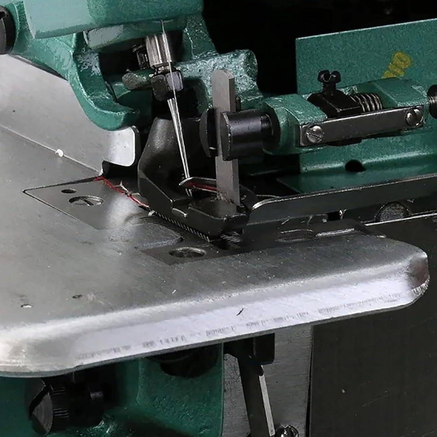 Profesjonalna maszyna szycia typu overlock - wytrzymała, całkowicie metalowa konstrukcja,3000 ściegów na minutę i szybki silnik o mocy, przeznaczona do grubych tkanin (dżins, płótno)
