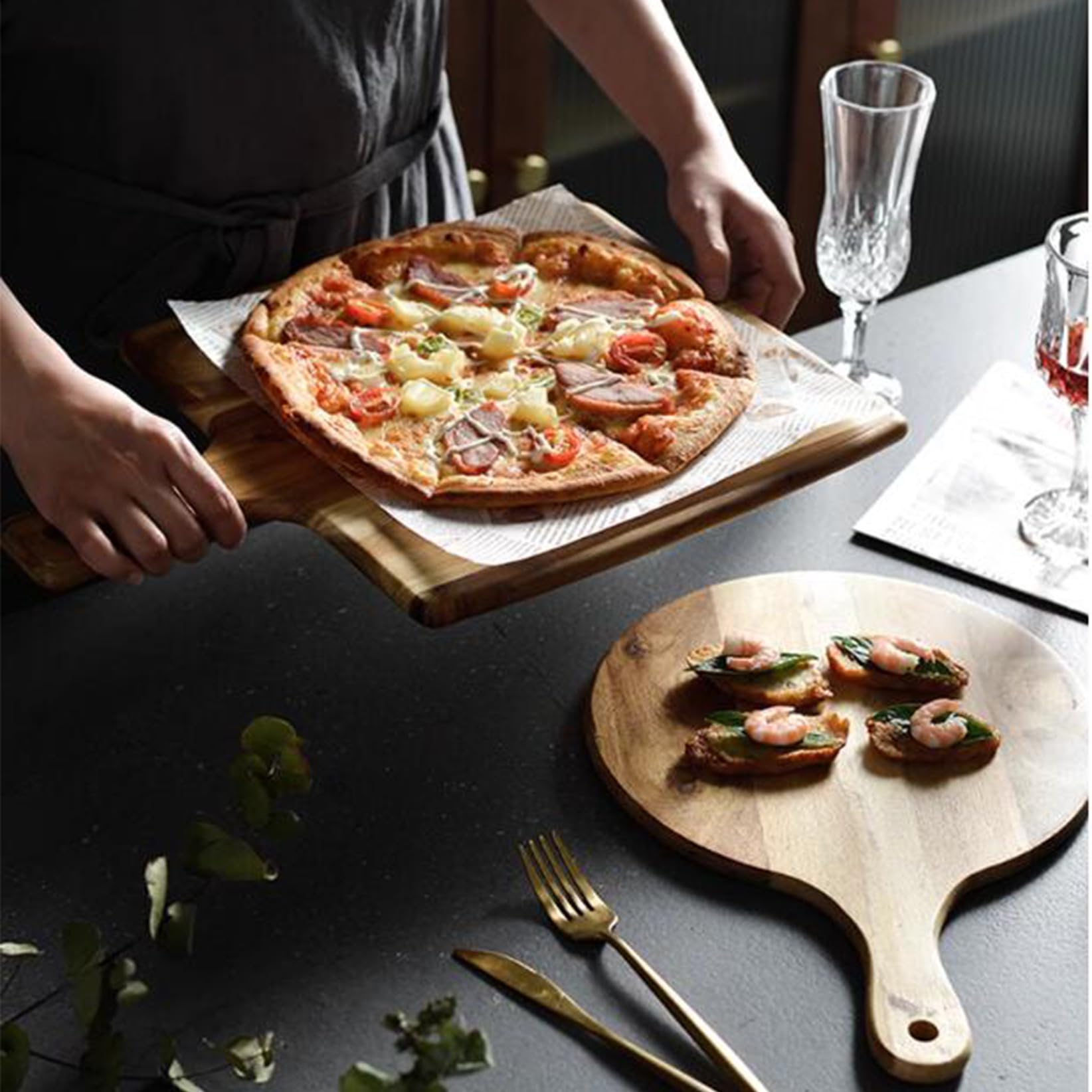 Tabla de madera para queso y pizza, tabla de cortar, bandeja de servir y tabla de embutidos con asa, perfecta para entretenimiento y presentación de alimentos