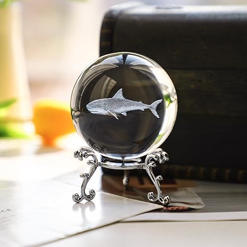 Miniatura 5 de HDCRYSTALGIFTS Bola de cristal de tiburón grabada con láser 3D con soporte de 2.362 in de vidrio, figuras de animales marinos, adornos de bolas