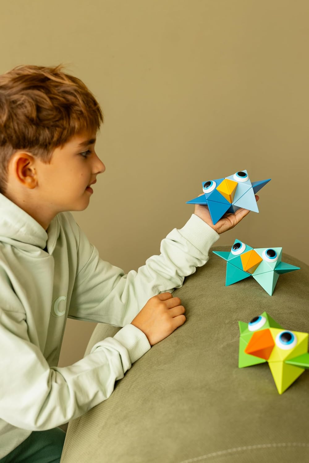 Trido Sky Magnetic Art 3D Shapes 24-Piece Set, All Sides Connect which Beyond Standard Building Blocks, Infinite Creation, Made of Non-Toxic and Durable Material, for Age 3+