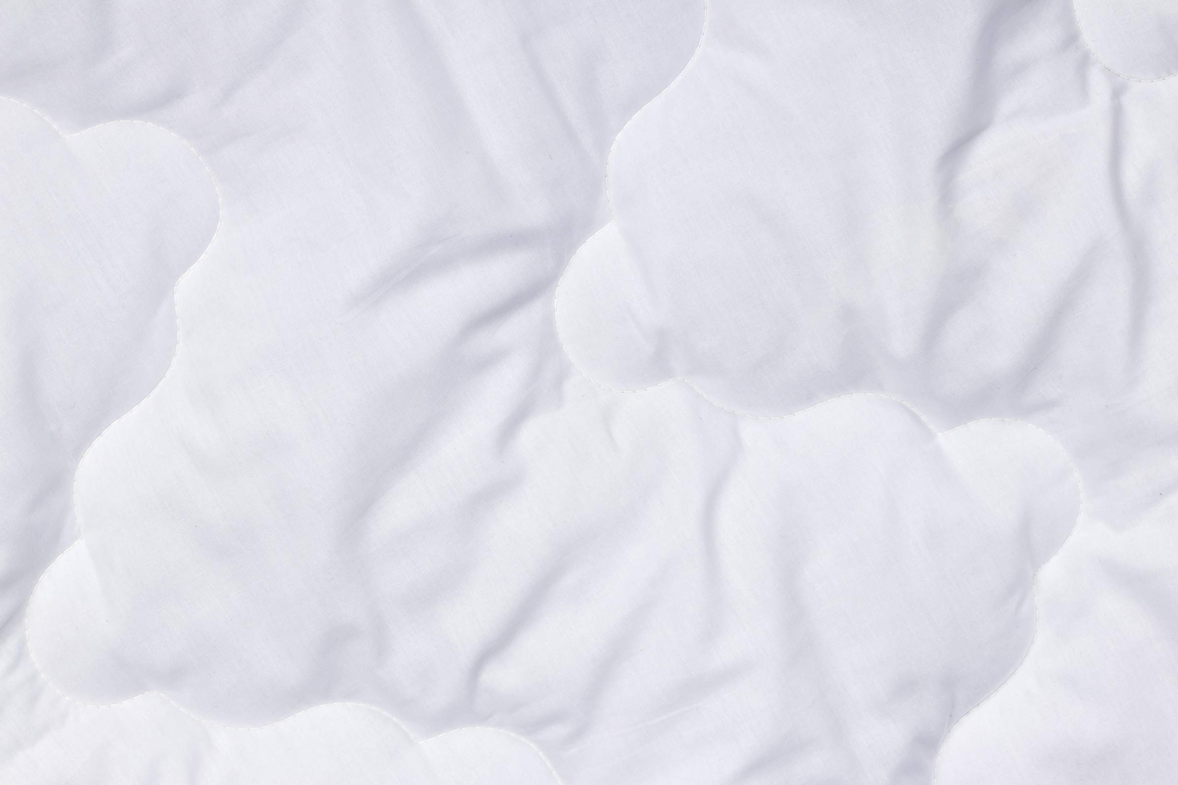 Moon-Luxury Ganzjahresdecke Bettdecke Steppbett 220x240 cm Bezug aus 100% Baumwolle Satin 95° Kochfest