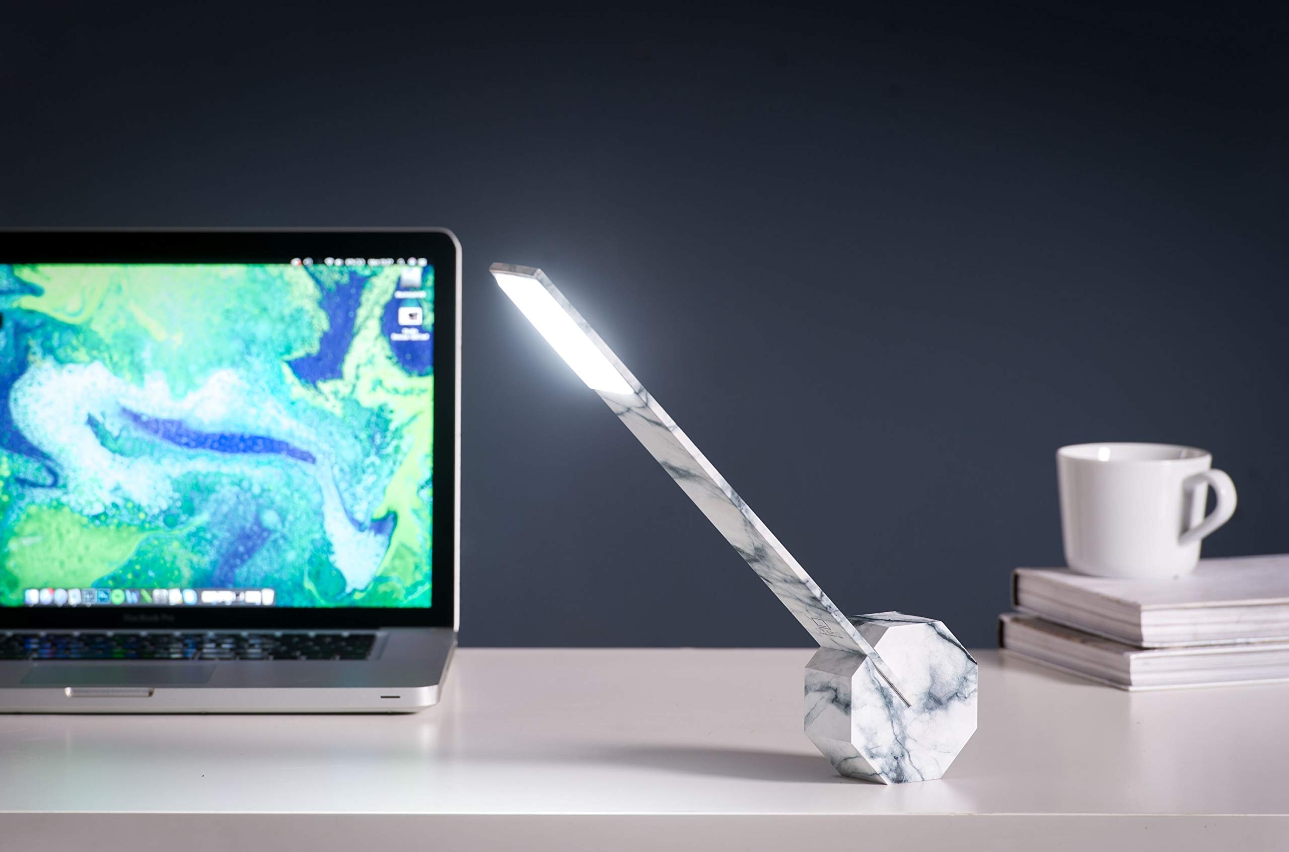 Gingko Octagon One Schreibtischleuchte LED Lampe mit natürlicher Holz-Optik, wiederaufladbar mit 36 LED-Lichtleistung, Marmor