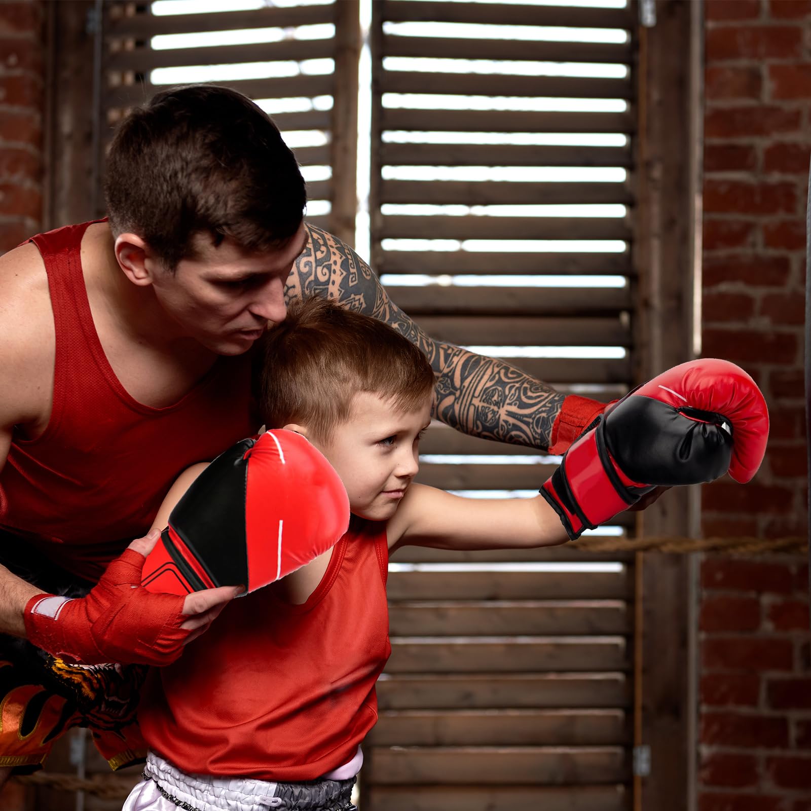 Boxen Training Set, 1 Paar 6 oz Boxhandschuhe und 1 Paar Pratzen für Muay Thai Box Pratzen PU Handpratzen Boxpratzen Boxpads Mitts Boxhandschuhe Set für Kinder Boxausrüstung für Kickboxen
