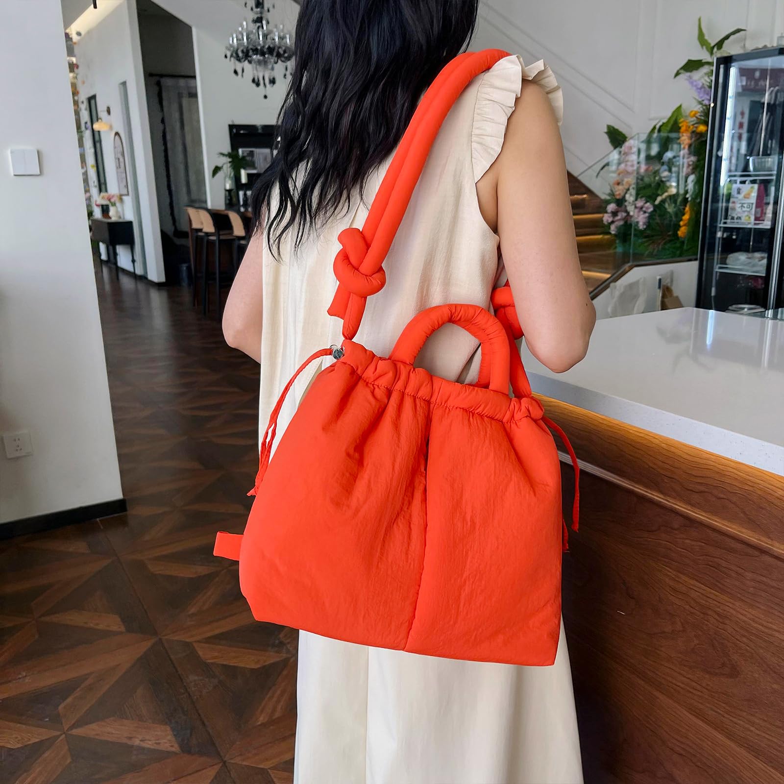 Mochila acolchada para mujer, bolsa de mano acolchada de moda, mochila ligera y hinchada