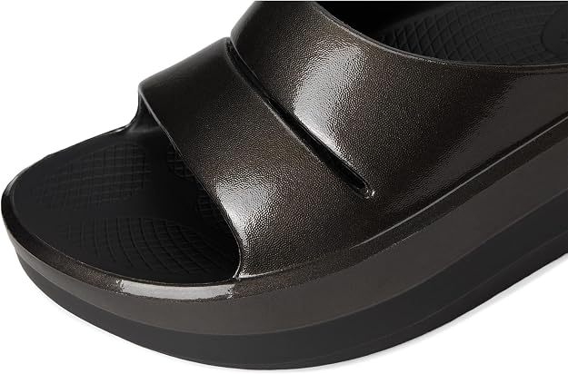 OOFOS Women's OOmega OOahh Luxe Recovery Sandal, Titanium Mirror
