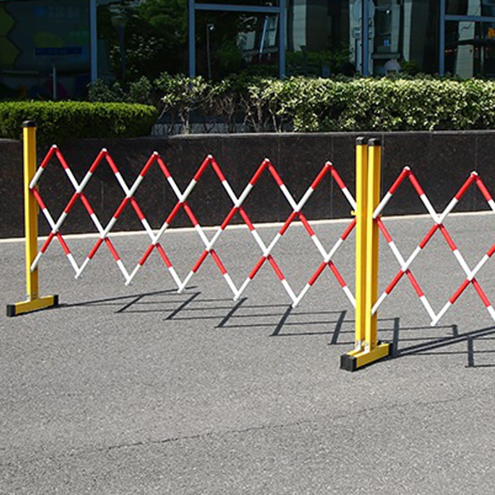 Tragbare, einziehbare Verkehrssicherheitsbarriere, Absperrgitter für Baustellen, Krankenhäuser, Schulen und U-Bahnen – 47 x 98 Zoll roter Absperrzaun