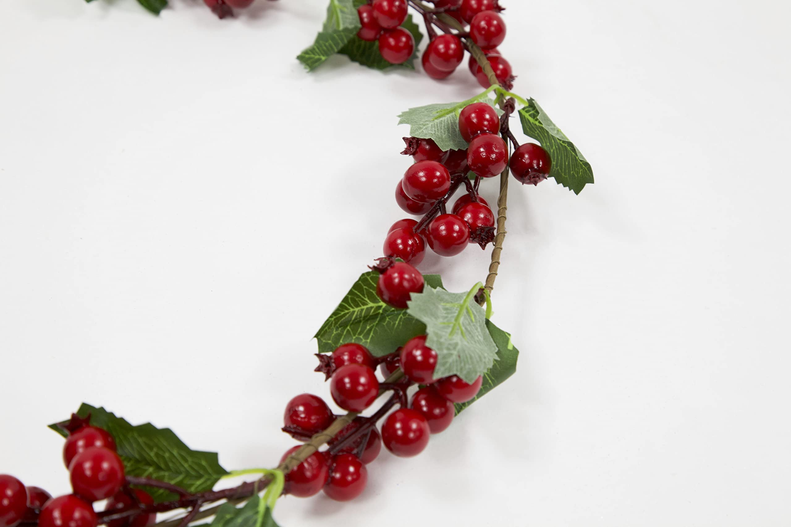 Decor Essentials Red Holly And Berry Christmas Garland Bunting Fireplace Christmas Garland Festive Mantelpiece Garland Decoration 3Ft