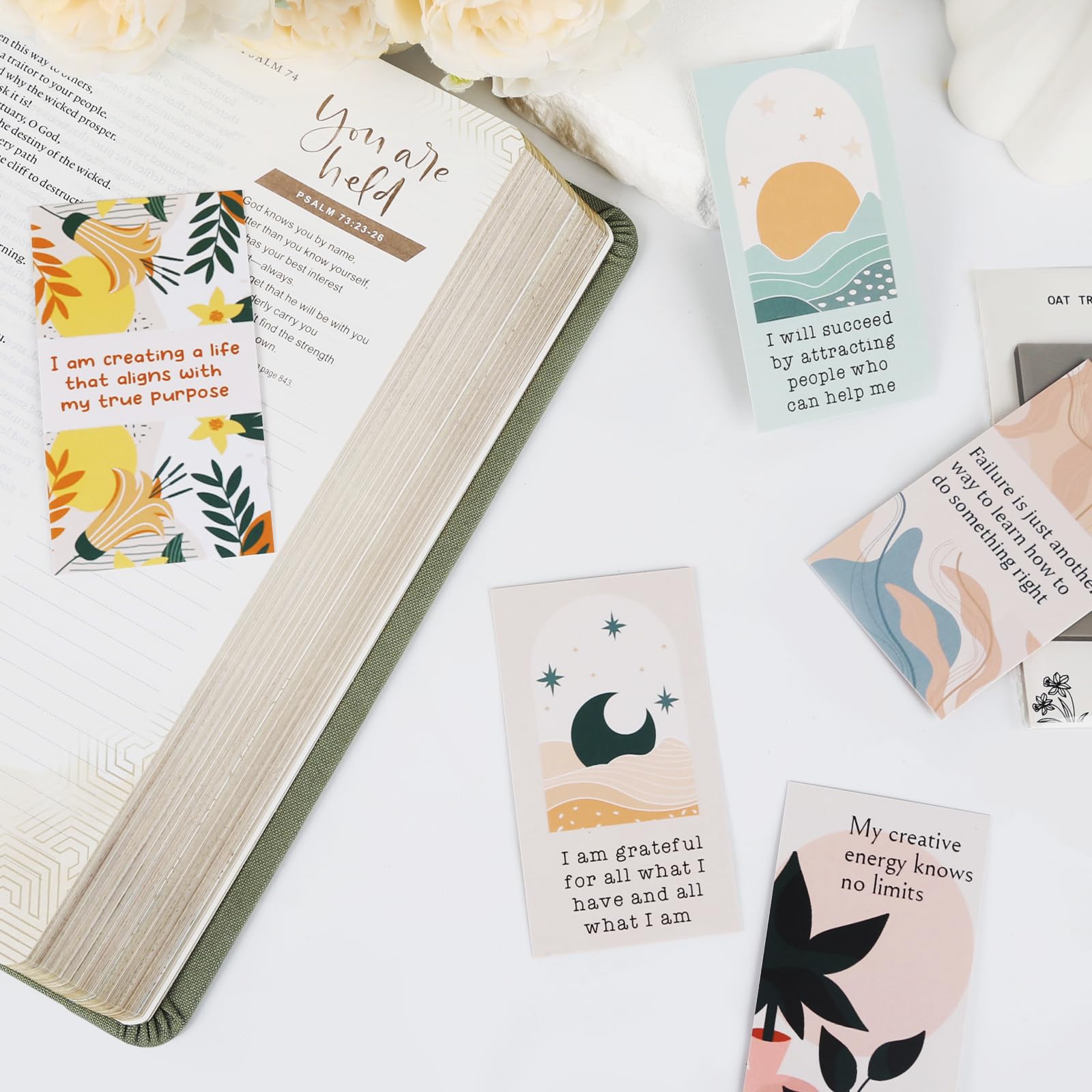 BRYTEFY 100 tarjetas de afirmación empoderadoras para mujeres, motivación diaria con preguntas que provocan pensamiento, atención plena, inspiración y meditación y regalo de cuidado personal para