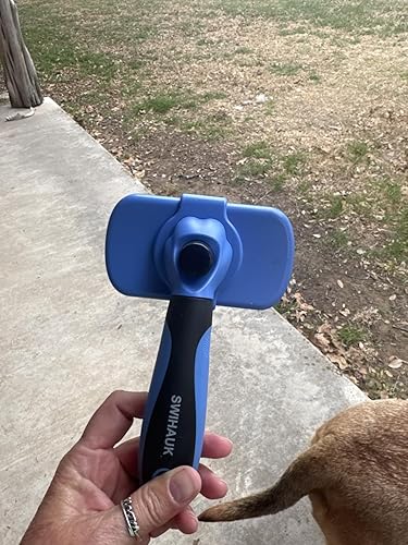 Swihauk Self Cleaning Slicker Brush — close-up of materials and construction quality