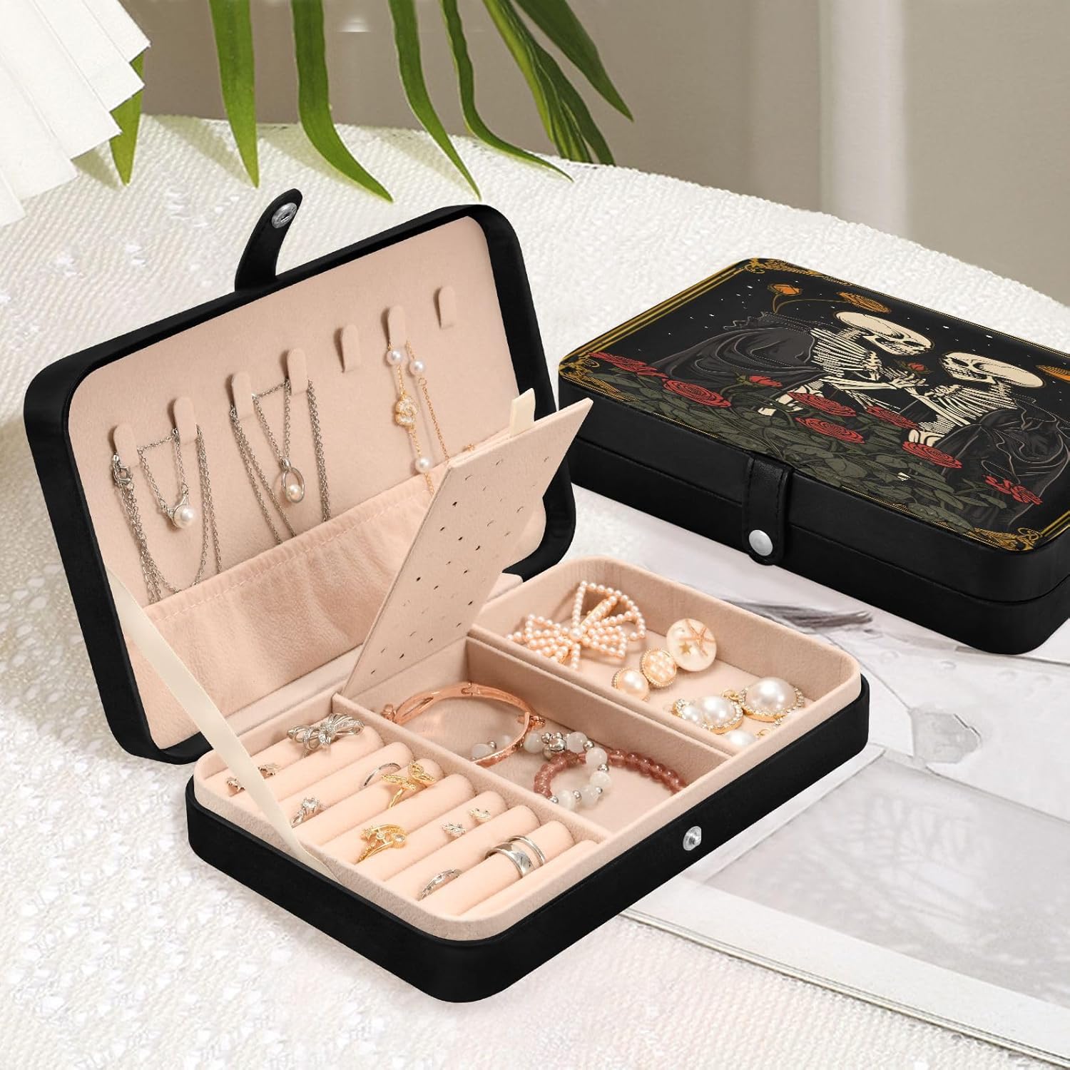senya Skull Leather Jewelry Box, Skeleton Red Roses Vintage Necklace Ring Earrings Storage Organizer for Women Travel Jewelry Organizer