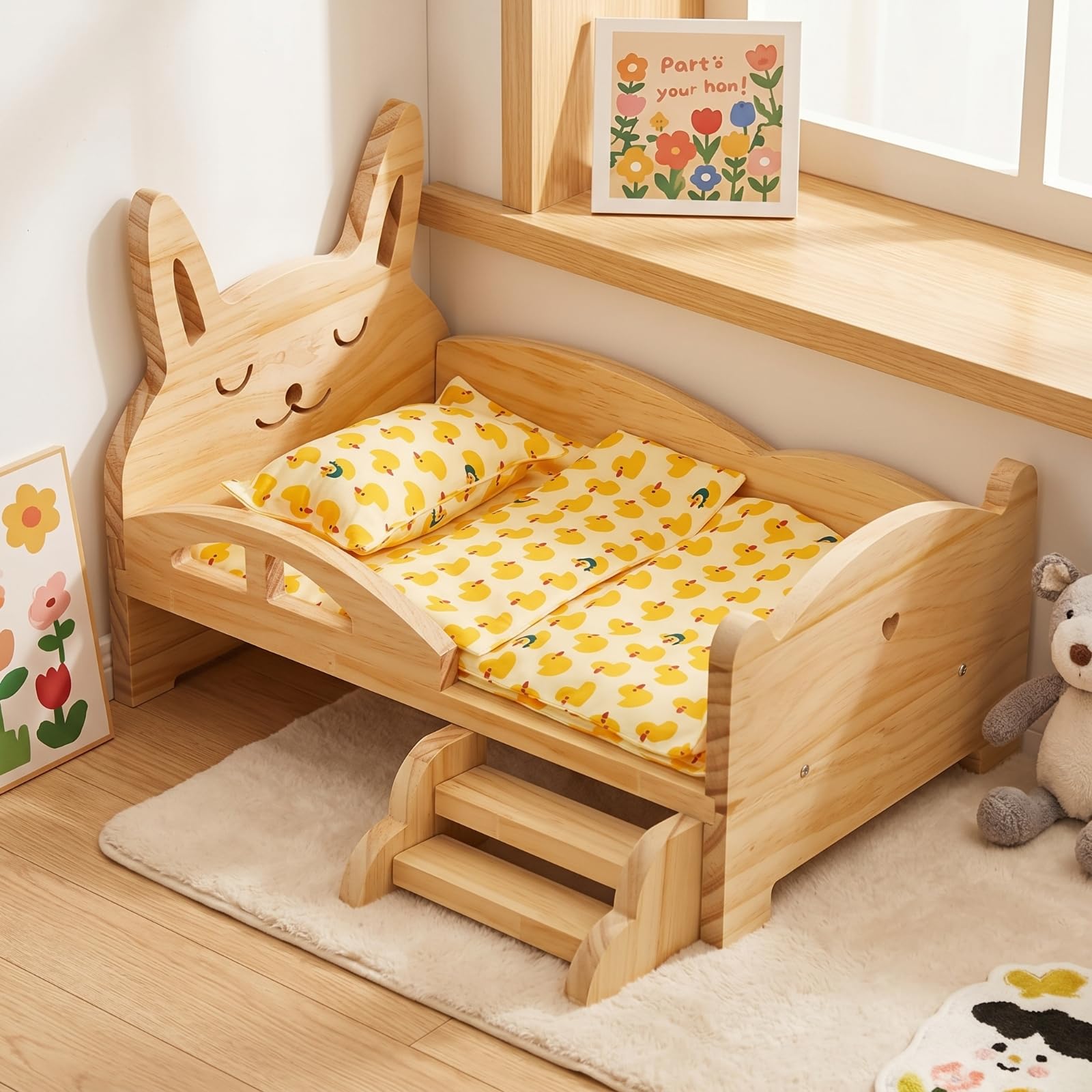 Letto per Bambole Letto Bambola Culla Giocattolo Mobili Bambole in Legno Stile Tradizionale con Alte per Giochi di Ruolo, Letto Singolo Orsetto + Piumino Anatroccolo