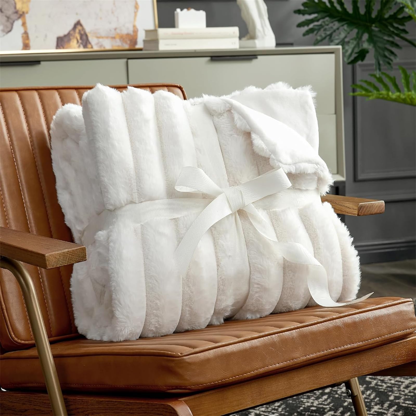 LINGKY Faux Rabbit Fur Luxury Plush Throw Blanket - Image 3