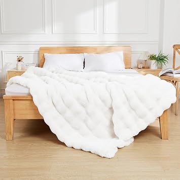 Latepis White Throw Blanket Faux Fur Blankets for Sofa Bubble Soft Blanket Plush Warm Fluffy Blankets Birthday Gifts for Women 127 * 152cm, 860gsm