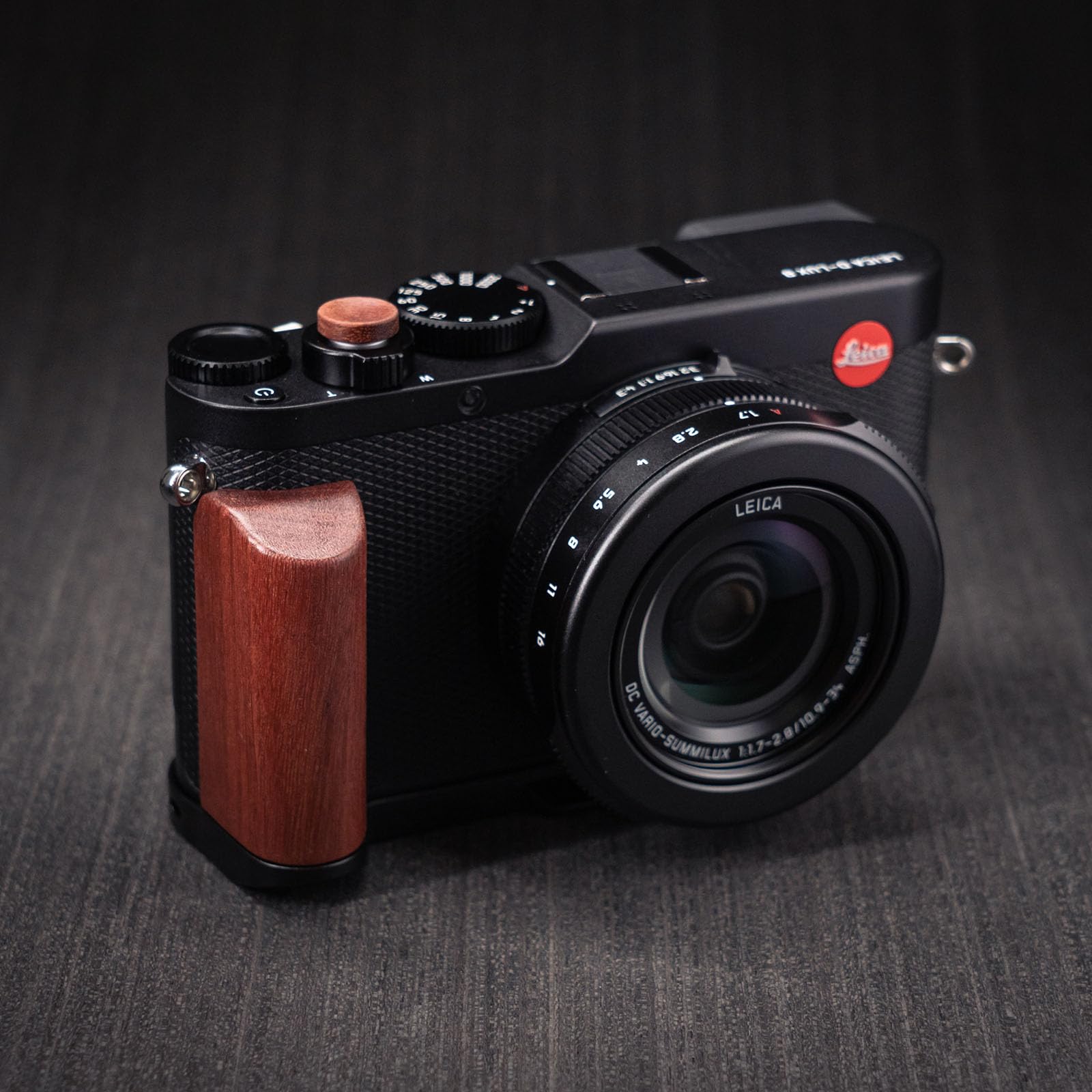 Iborrys - Camera Dedicated Grip · Retro Solid Wood L Shaped Handle for Leica D-LUX8 · Built-in Arca Quick Release Plate+1/4-inch Threaded Hole+Hand Strap Hole (Red Sandalwood)