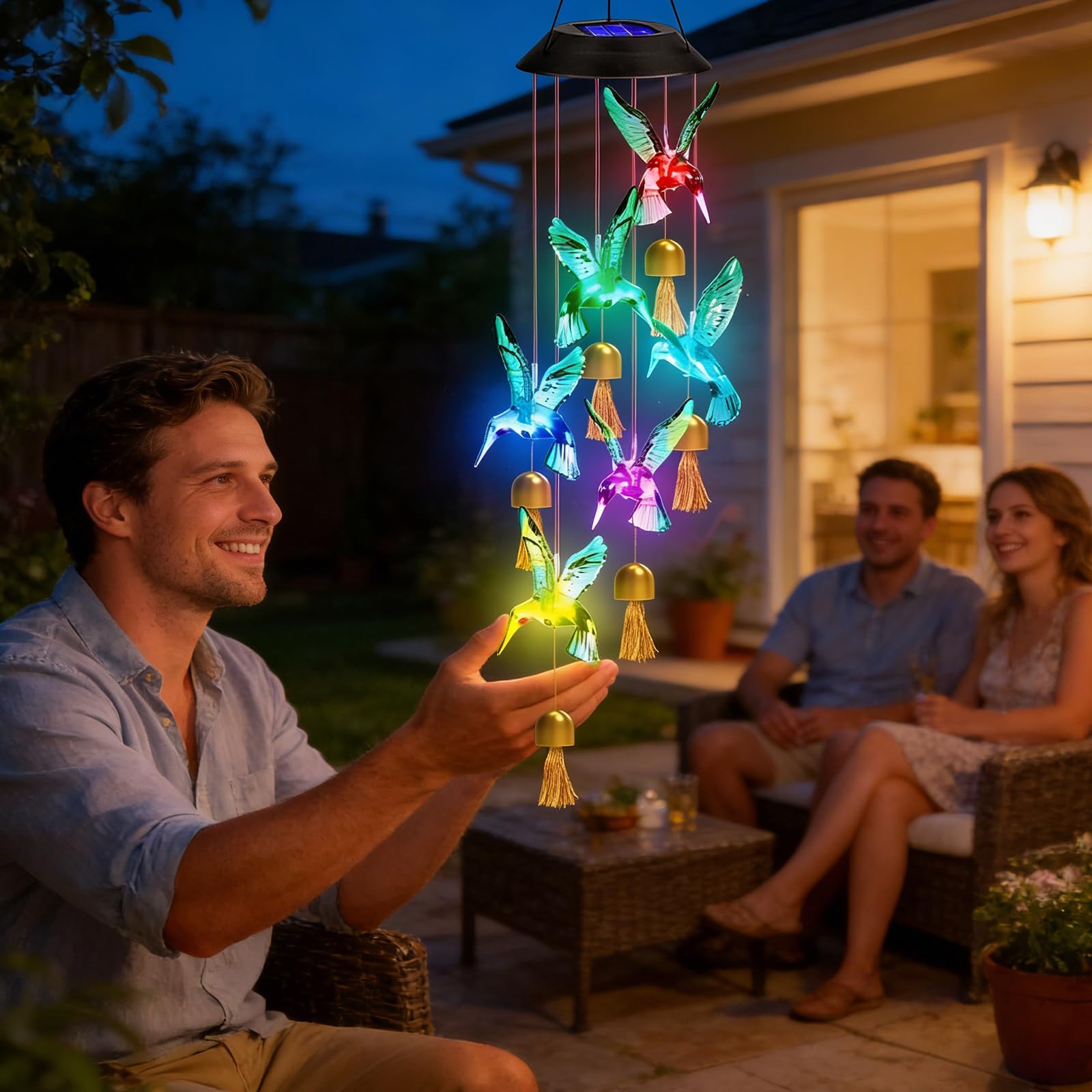 Scacciapensieri da giardino a LED solare, in metallo, per esterni, da appendere, set da 2 campanelli a vento a energia solare, da giardino, con design a colibrì, cambia colore, impermeabile, per