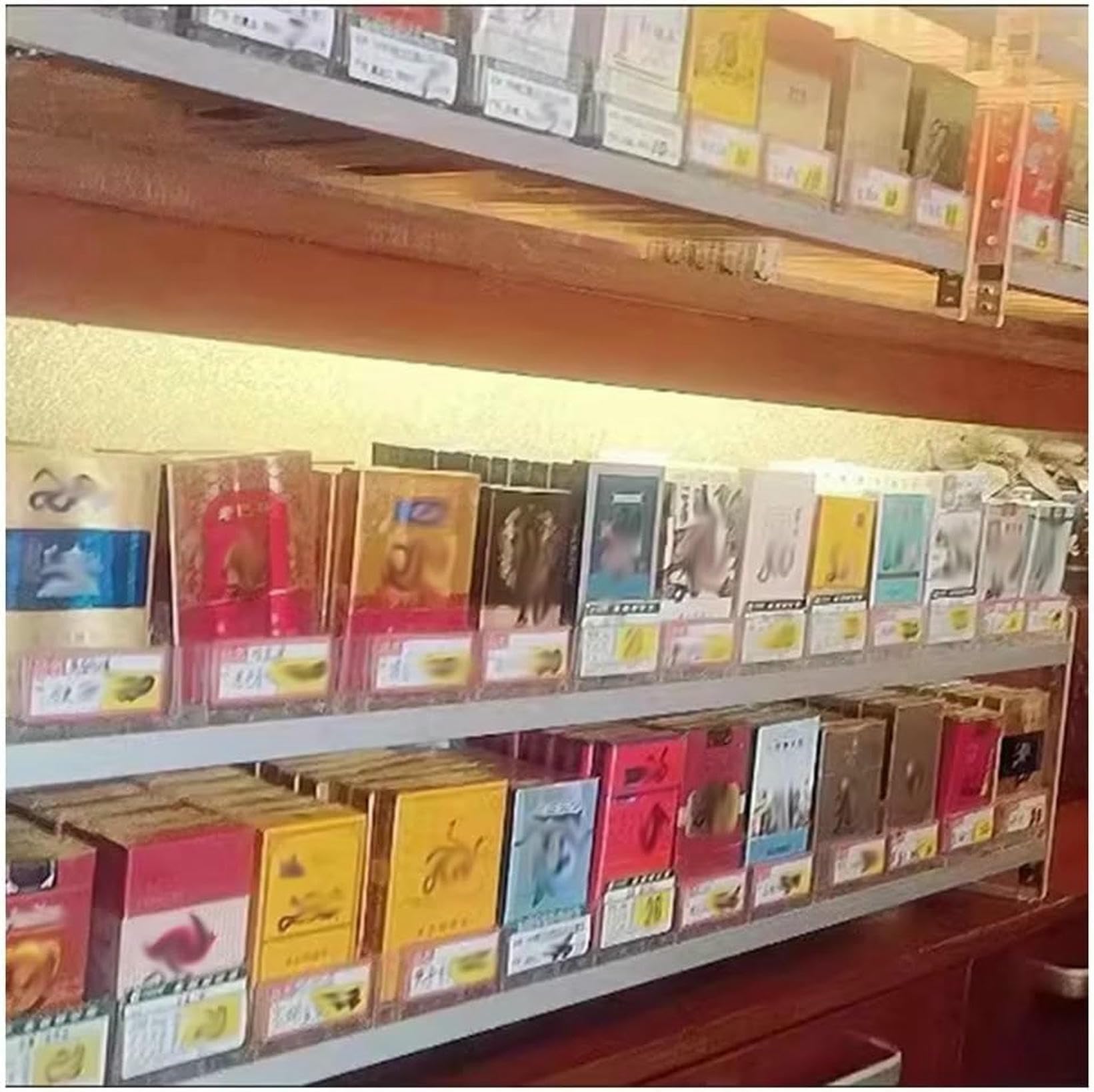 Poussoir à cigarettes automatique et vitrine de comptoir pour organiser snacks et bonbons