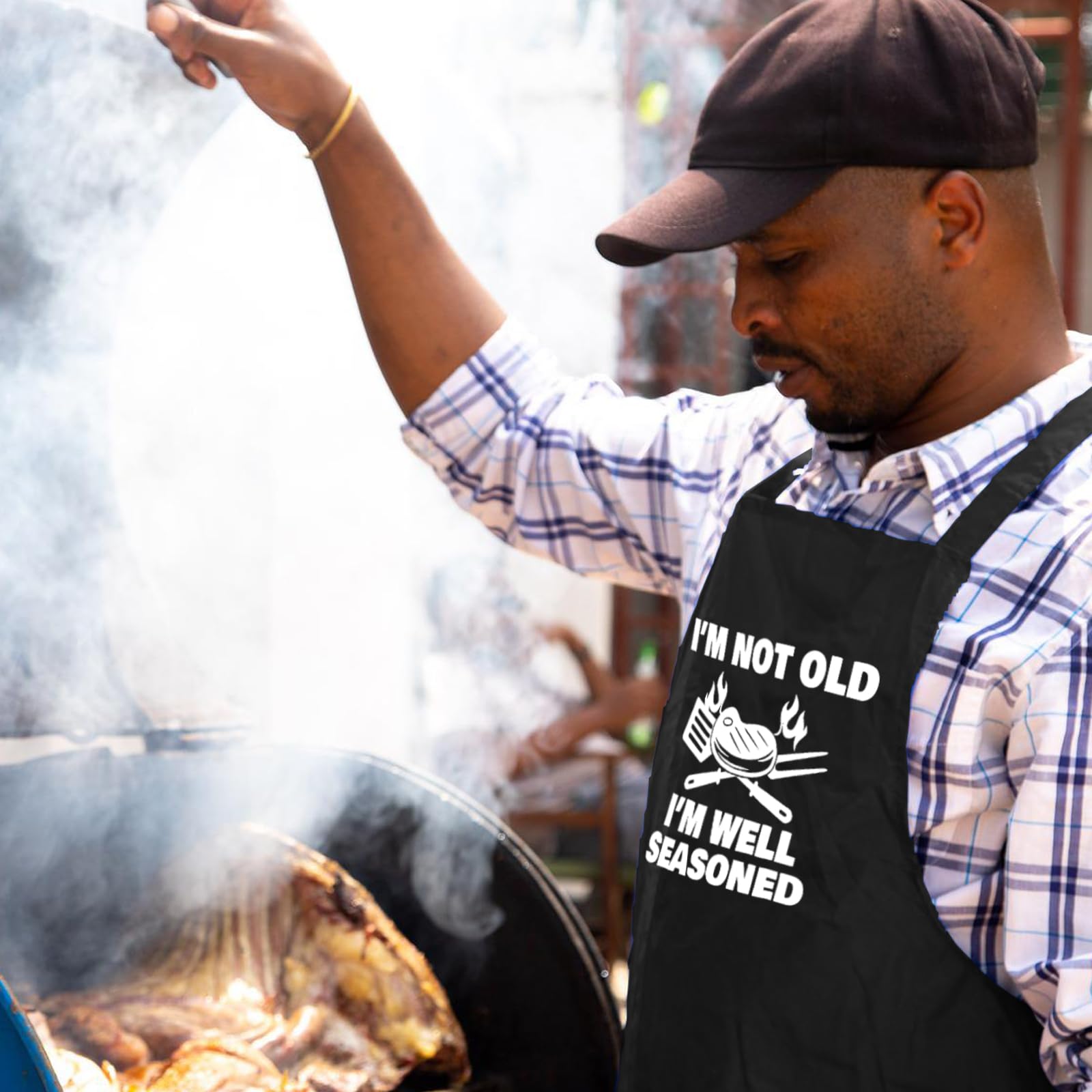 Divertidos delantales de cocina para mujeres y hombres con bolsillo, delantal de parrilla con correa ajustable para el cuello, regalo de cumpleaños para papá y mamá, No soy viejo, estoy bien